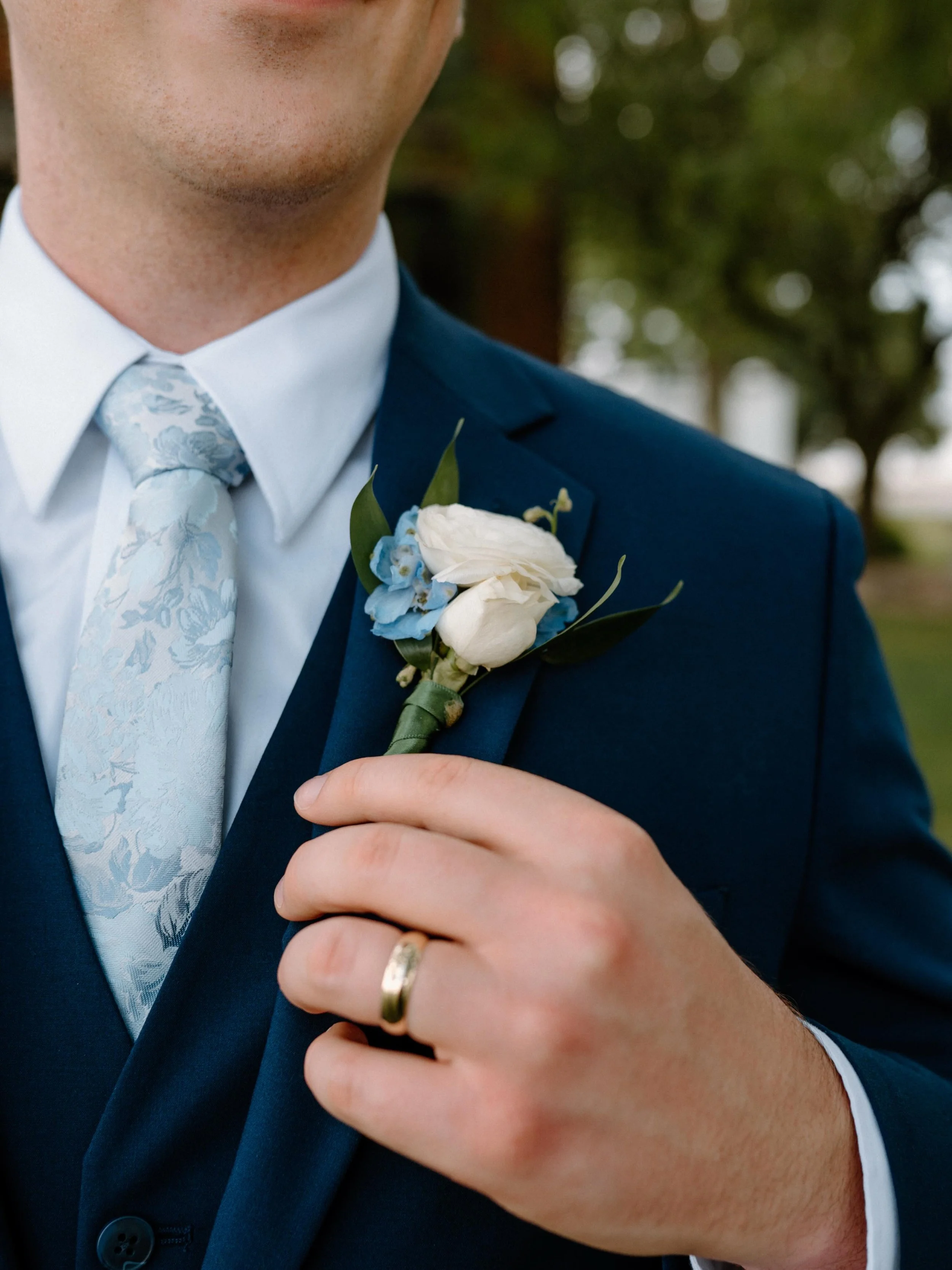 Classic blue + white florals for Jadyn and Axel&rsquo;s gorgeous June wedding. We love creating personal florals that add delicate details to the bride&rsquo;s vision. 🤍

Head to www.bouquetofgranger.com/weddings to inquire about your wedding floral