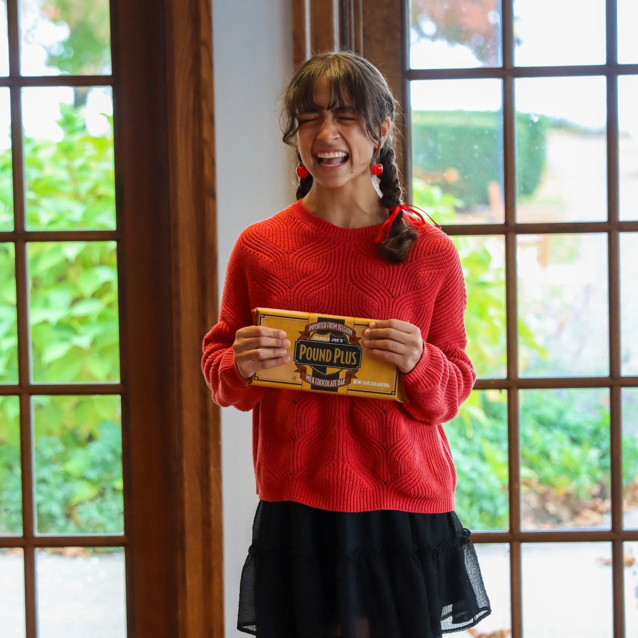 SwC-F24 Character Class-154 Aya and chocolate.jpg