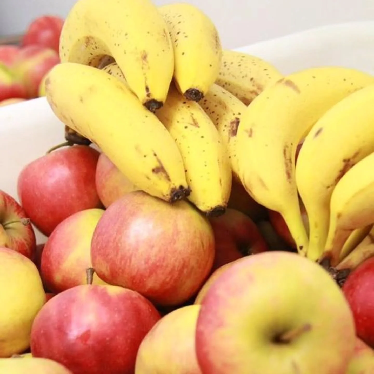 The Clash of the Fruit Bowl Heavyweights! 🍌🆚🍎 | Fun Fact Friday

​If you&rsquo;ve ever wondered who the real "boss" of your kitchen counter is, the science is officially in. Meet the heavyweights of the produce world: Bananas and Apples 