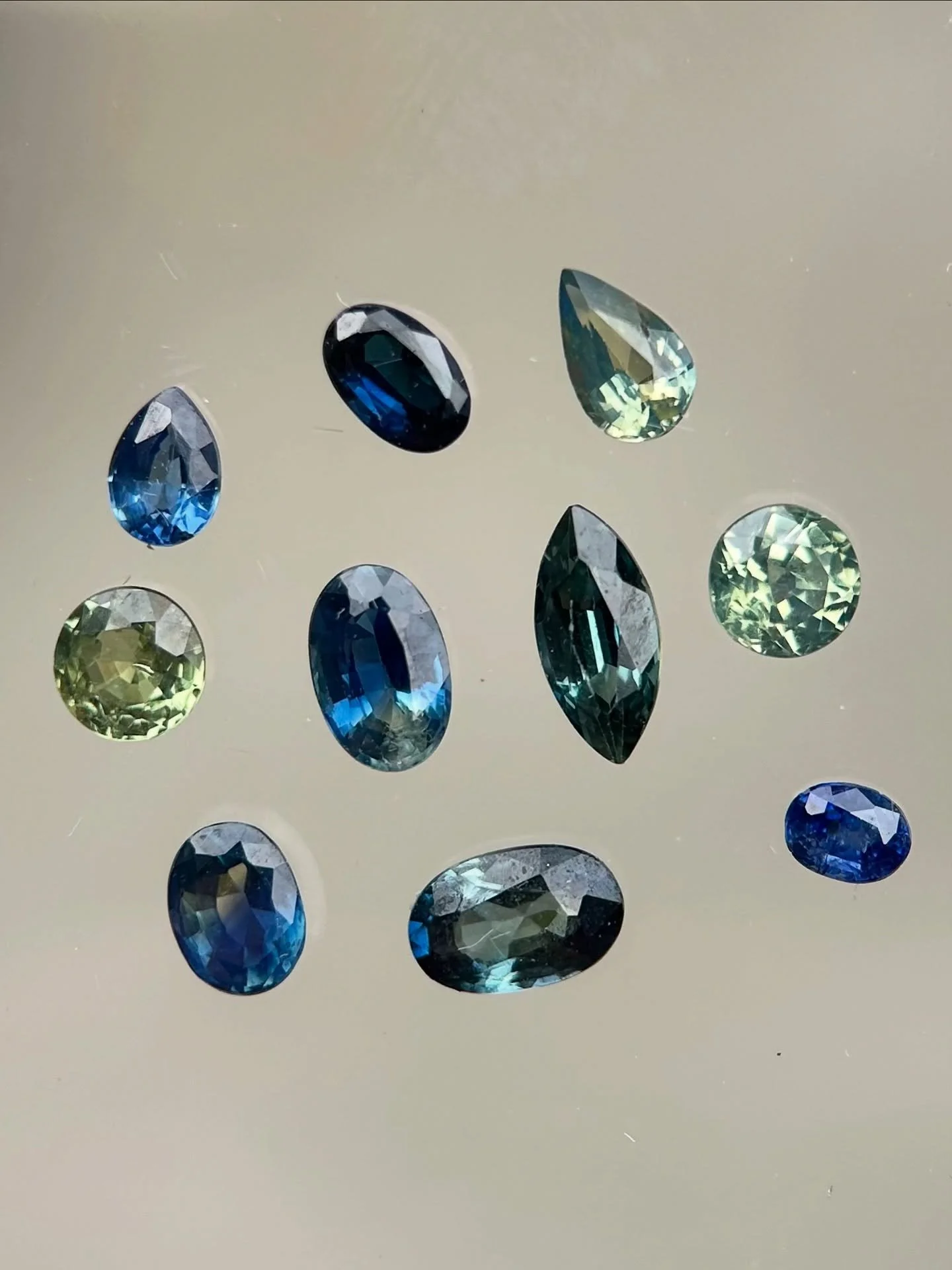 Some delicious Tasmanian gemstones for your eyes 💎

✨ Sapphire
✨ Zircon
✨ Sapphire
✨ Killiecrankie
✨ Sapphire
✨ Smoky Quartz, black spinel, peridot