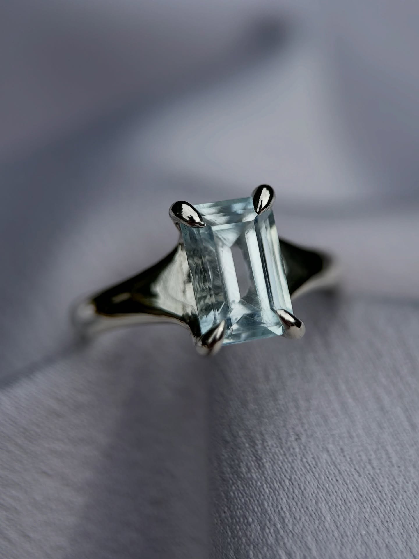 Some custom rings that deserve a permanent place on the feed!! ❤️&zwj;🔥

✨ the most ridiculously blue Killiecrankie I&rsquo;ve ever seen set in 100% recycled 9ct white gold

✨ two stunning Tasmanian red zircons set in 100% recycled sterling silver 
