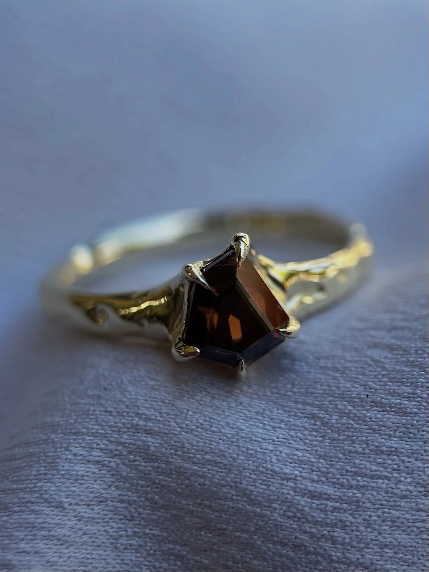Hand-dug Tasmanian zircon, sapphires and black spinel wrapped up in 100% recycled buttery 9ct or 14ct yellow gold ✨