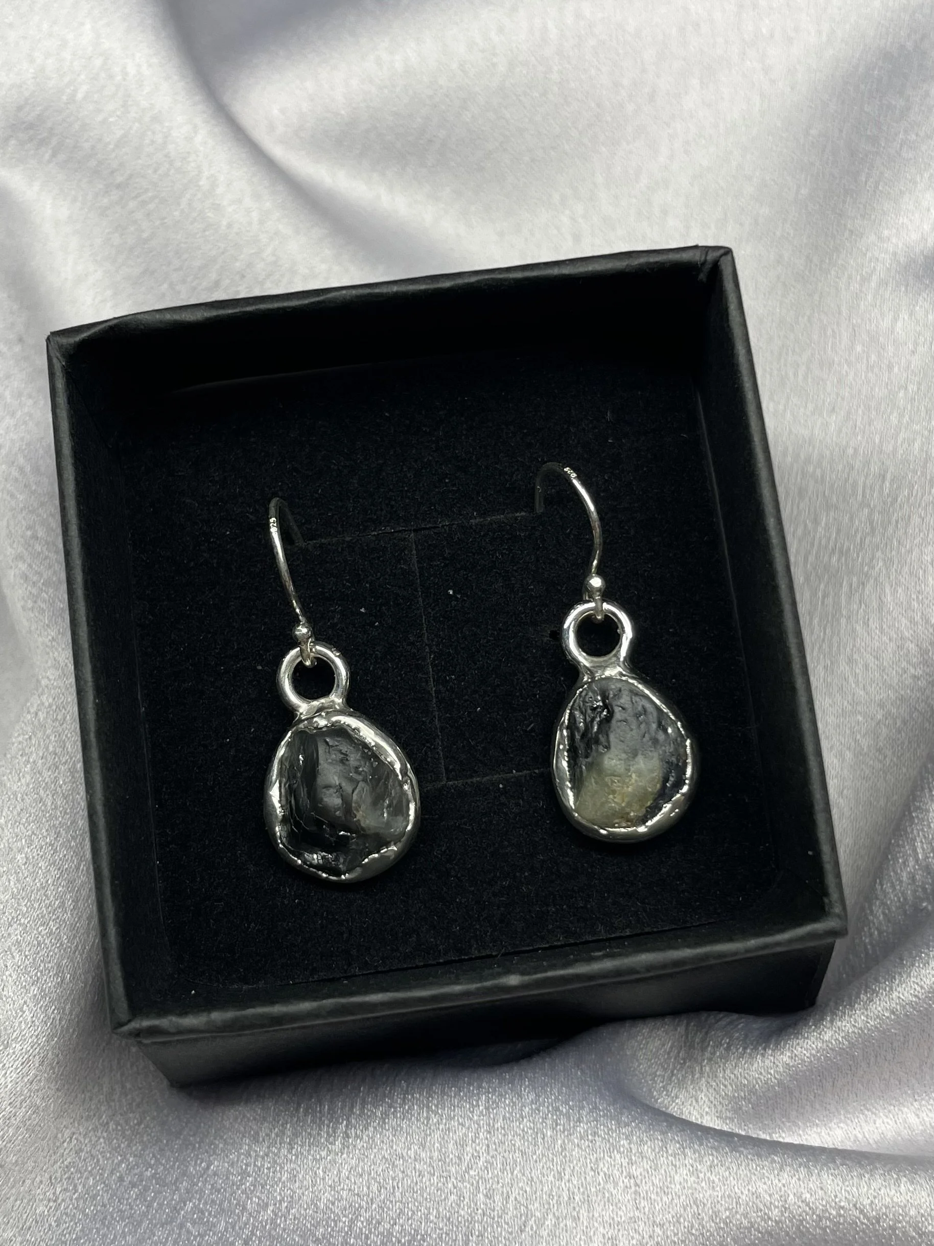 raw tasmanian sapphire & solid sterling silver