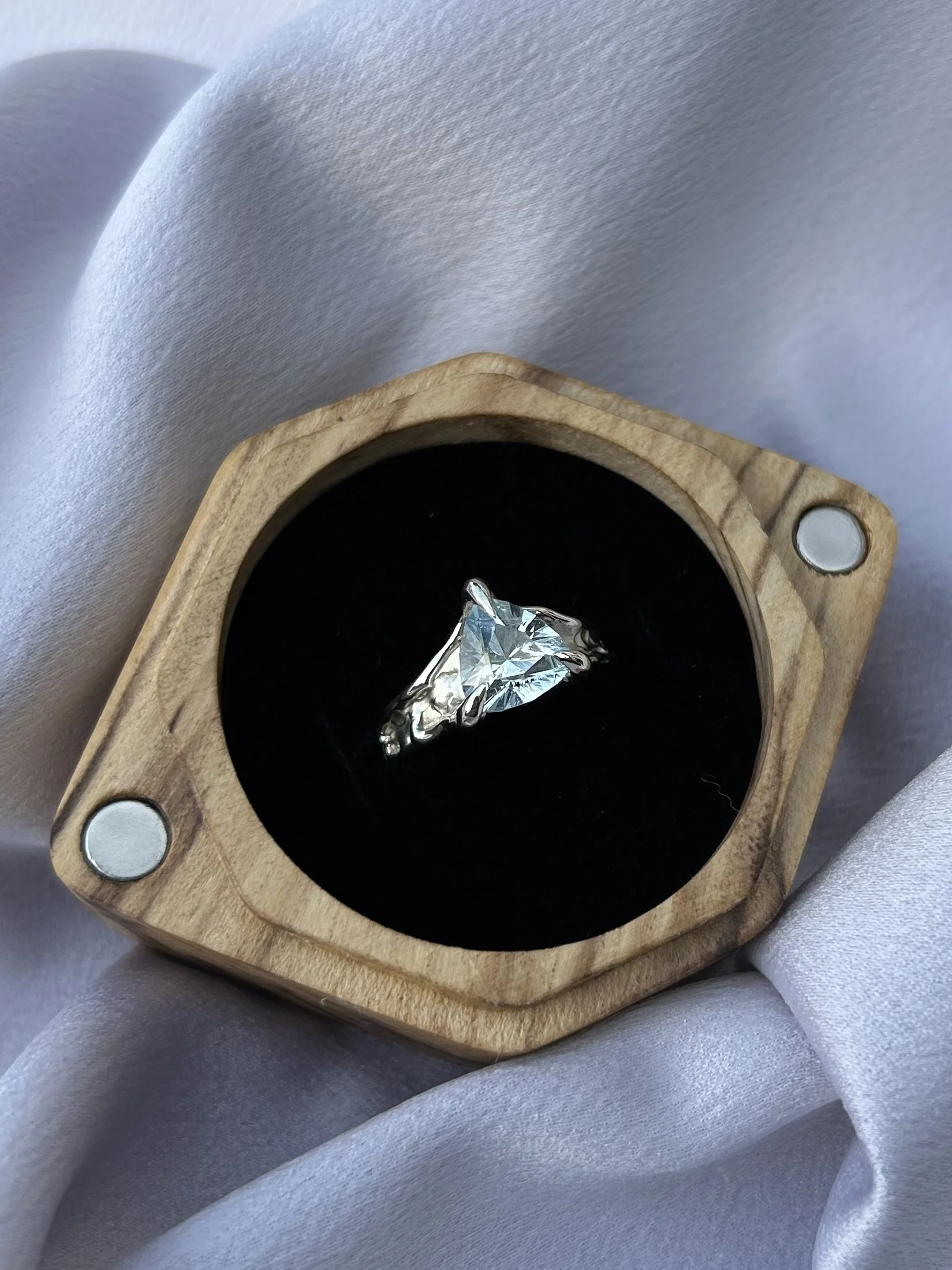 tasmanian killiecrankie diamond & solid 9ct white gold