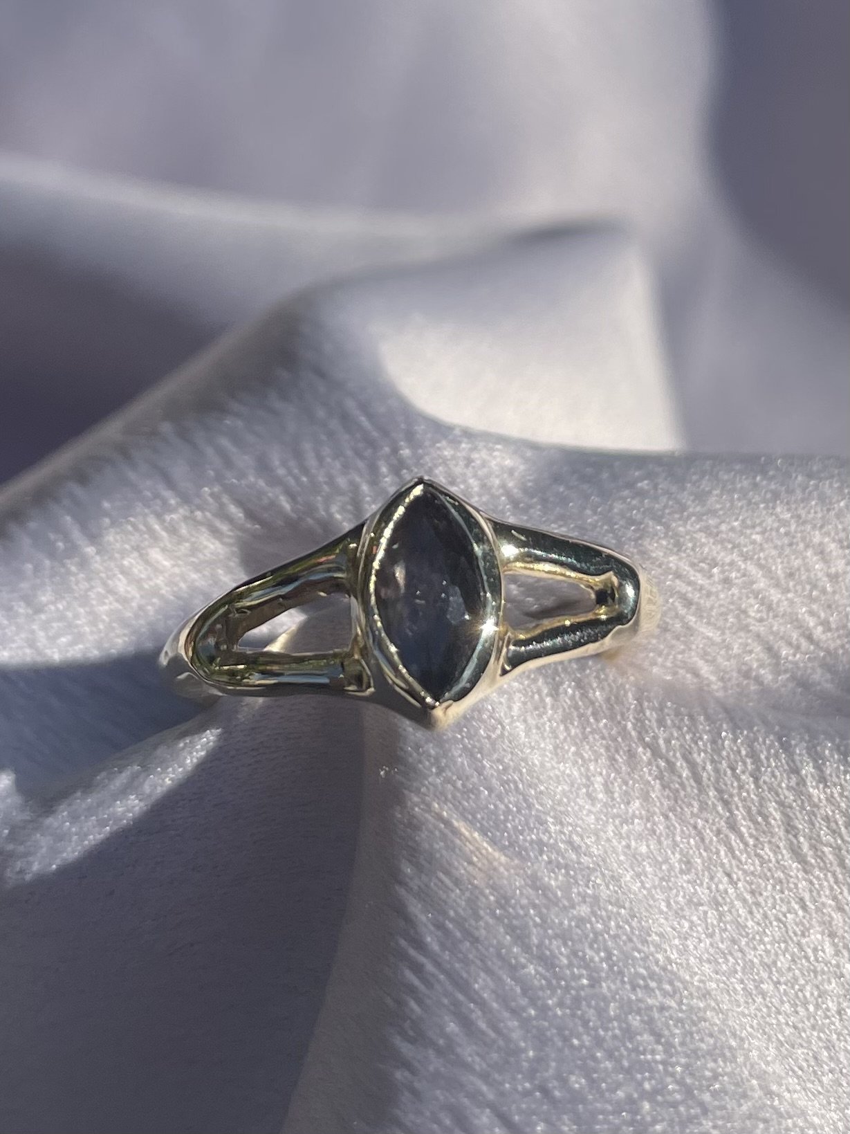 tasmanian sapphire & solid 9ct gold