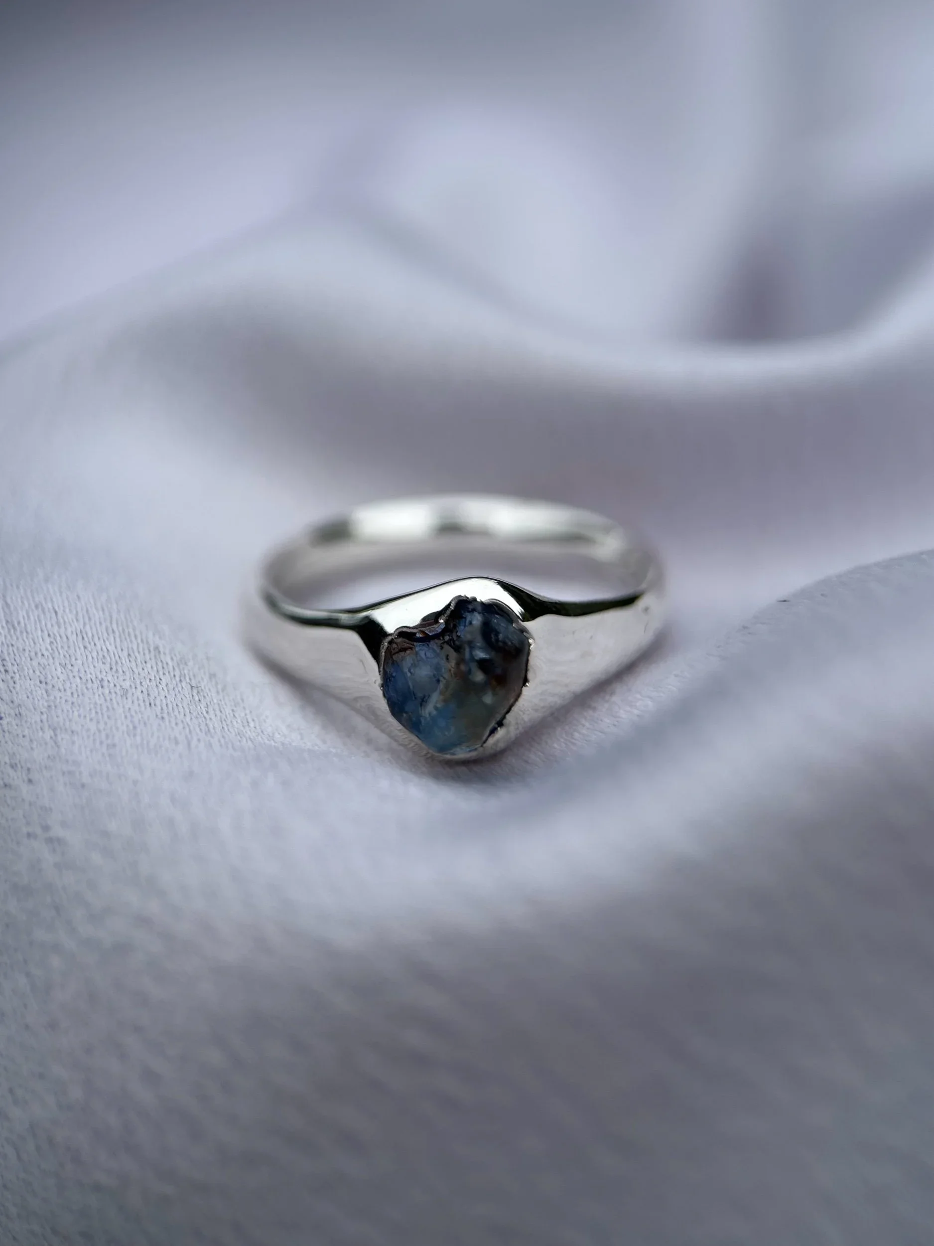 raw tasmanian sapphire