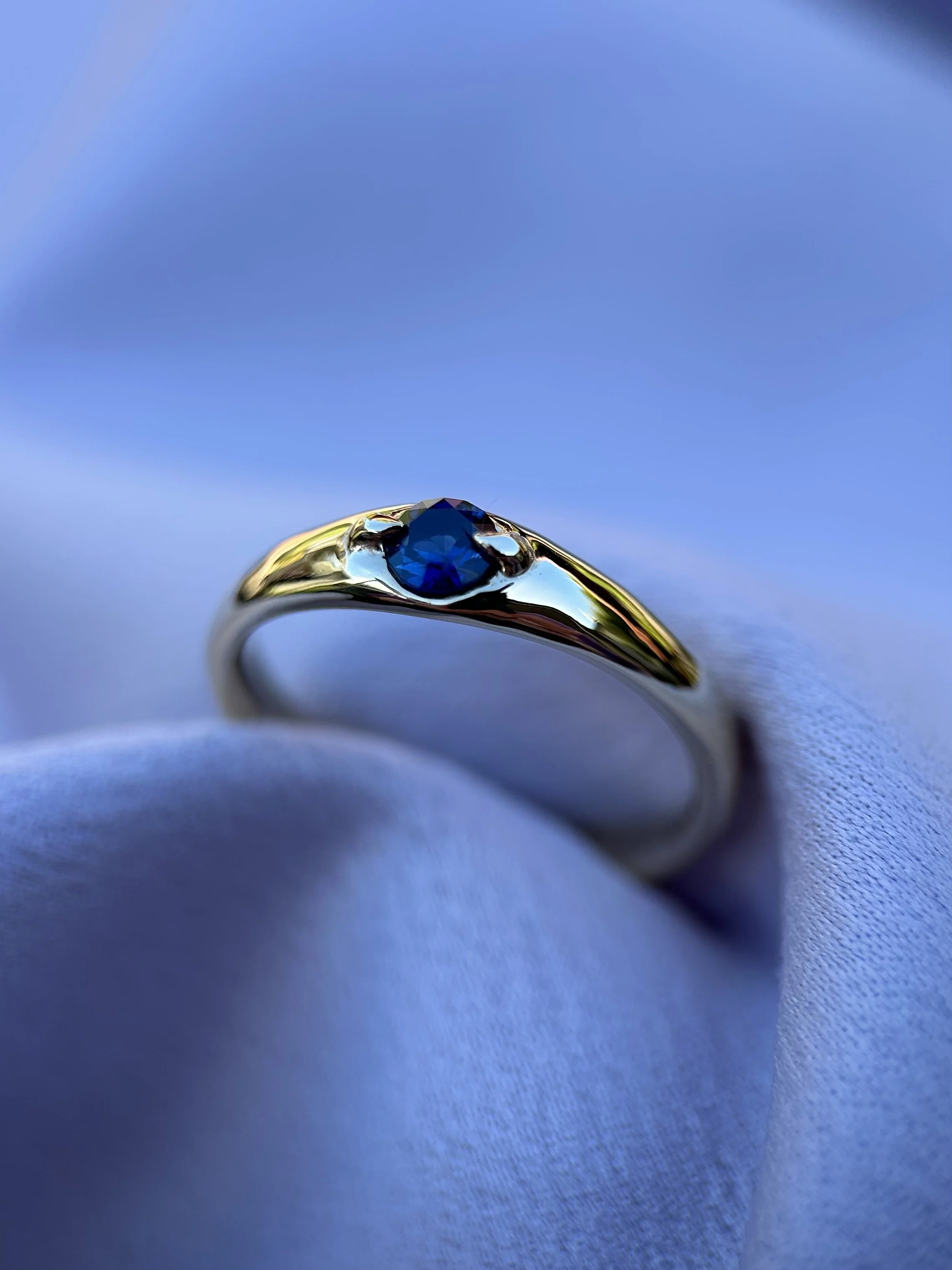 tasmanian sapphire & solid 9ct gold