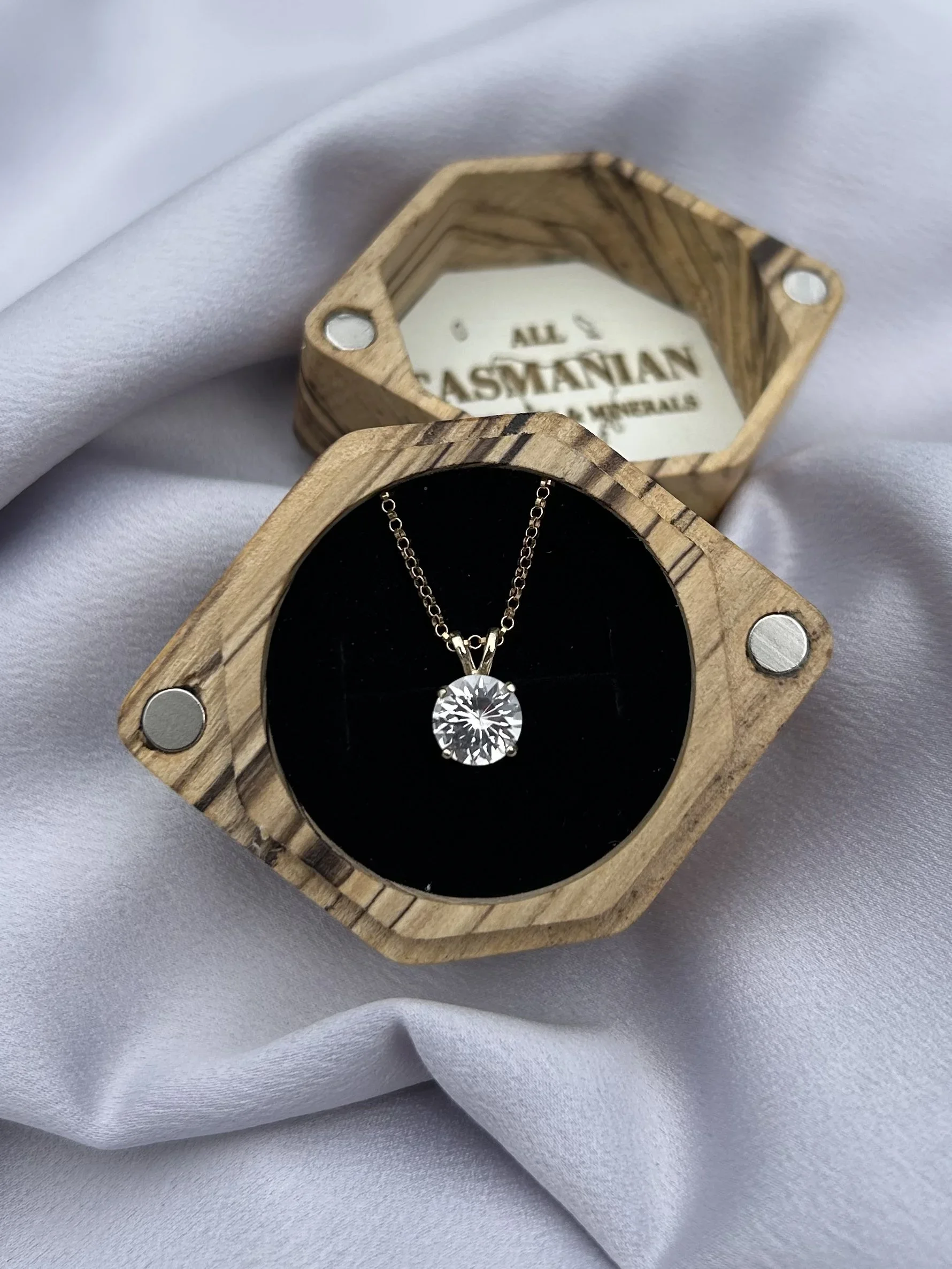 tasmanian killiecrankie diamond & solid 9ct gold