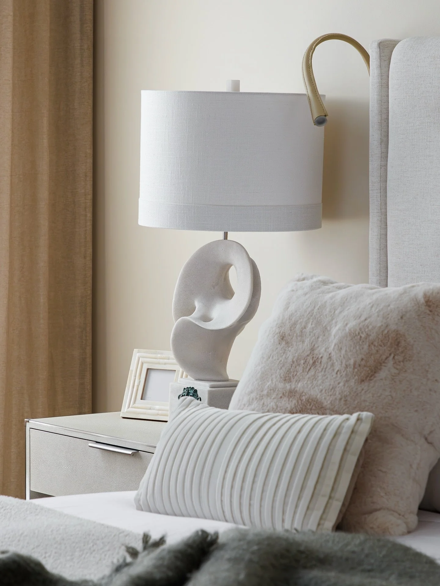 Layered and Luminous.

Soft textures, sculptured forms, and a quiet glow - bedroom serenity we love. 

Photo @dimitrimais 

#interiordesign #studiokravt #bedroomdesign #bedroomdecor #lighting #shagreen #modernbedroom #neutralshades