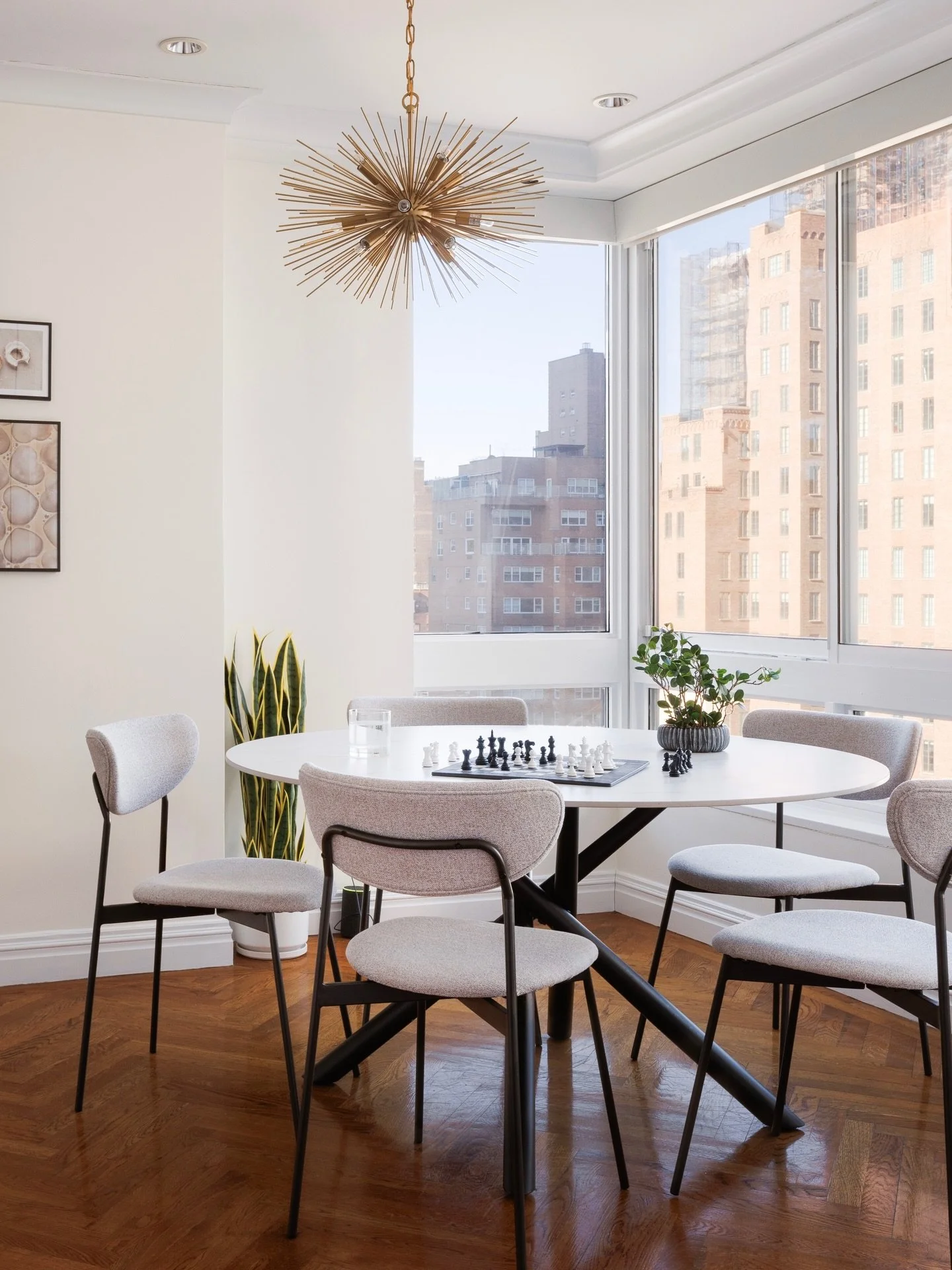 A favorite place to pause together. 

#interiordesign #breakfastroom #studiokravt