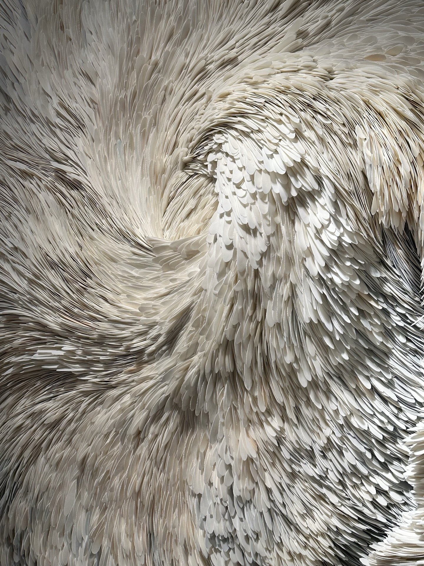 Snowy days remind us that softness is strength. A season for stillness, light and quiet restoration. 

#studiokravt #texture #light #interiors