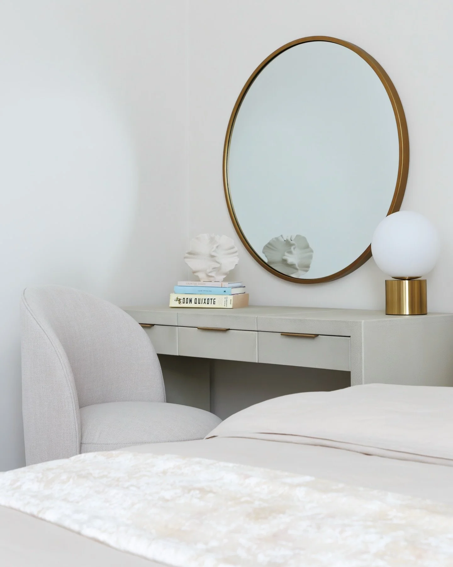 A room in its second act. Grown up, but never outgrown. 

#studiokravt #theartofliving #bedroomdesign