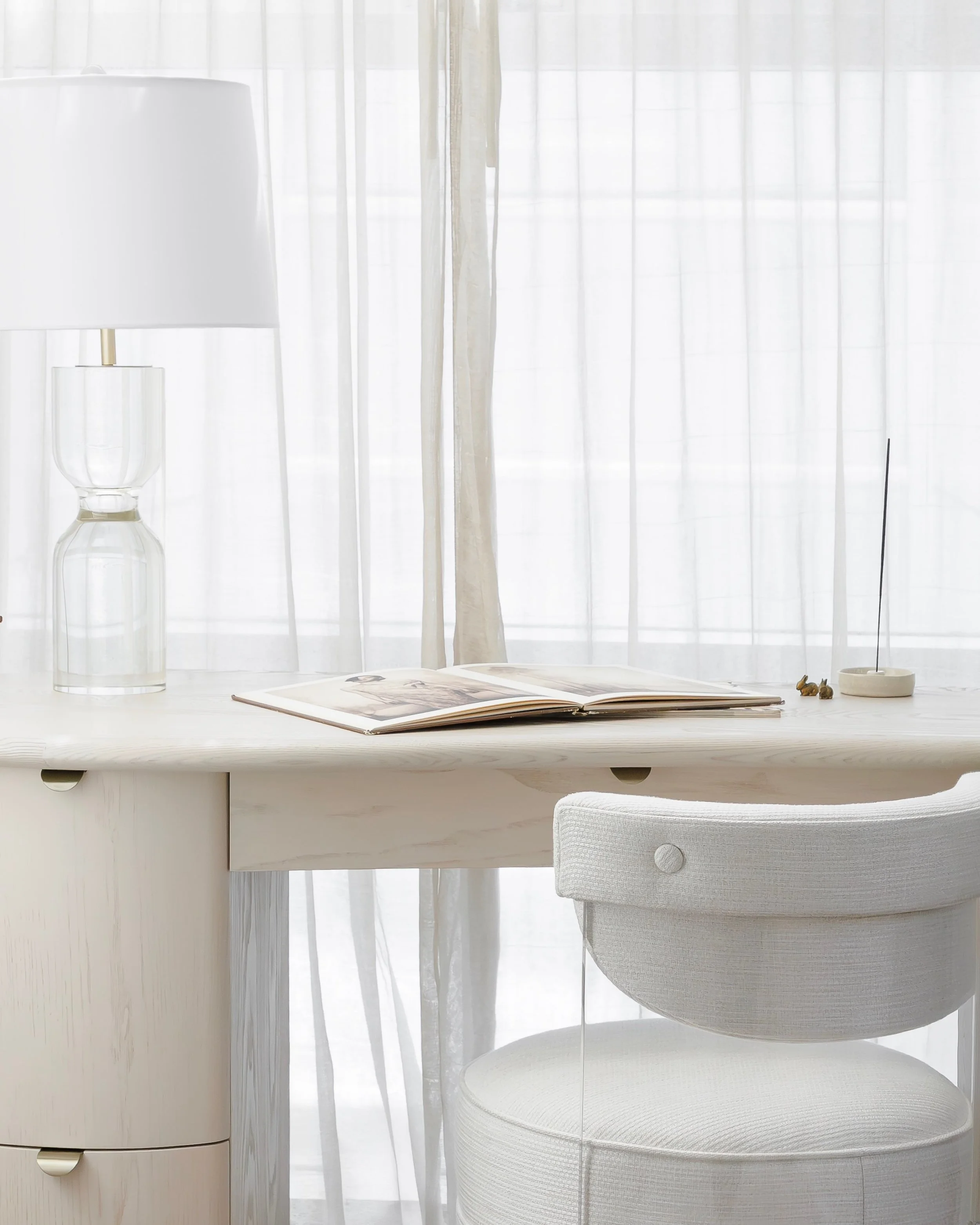 Designed for the quieter rituals &mdash; where morning light and proportion do the work.

Photo @dimitrimais
 #studioKravt #InteriorDesign #NYCInteriorDesigner #InteriorDetails