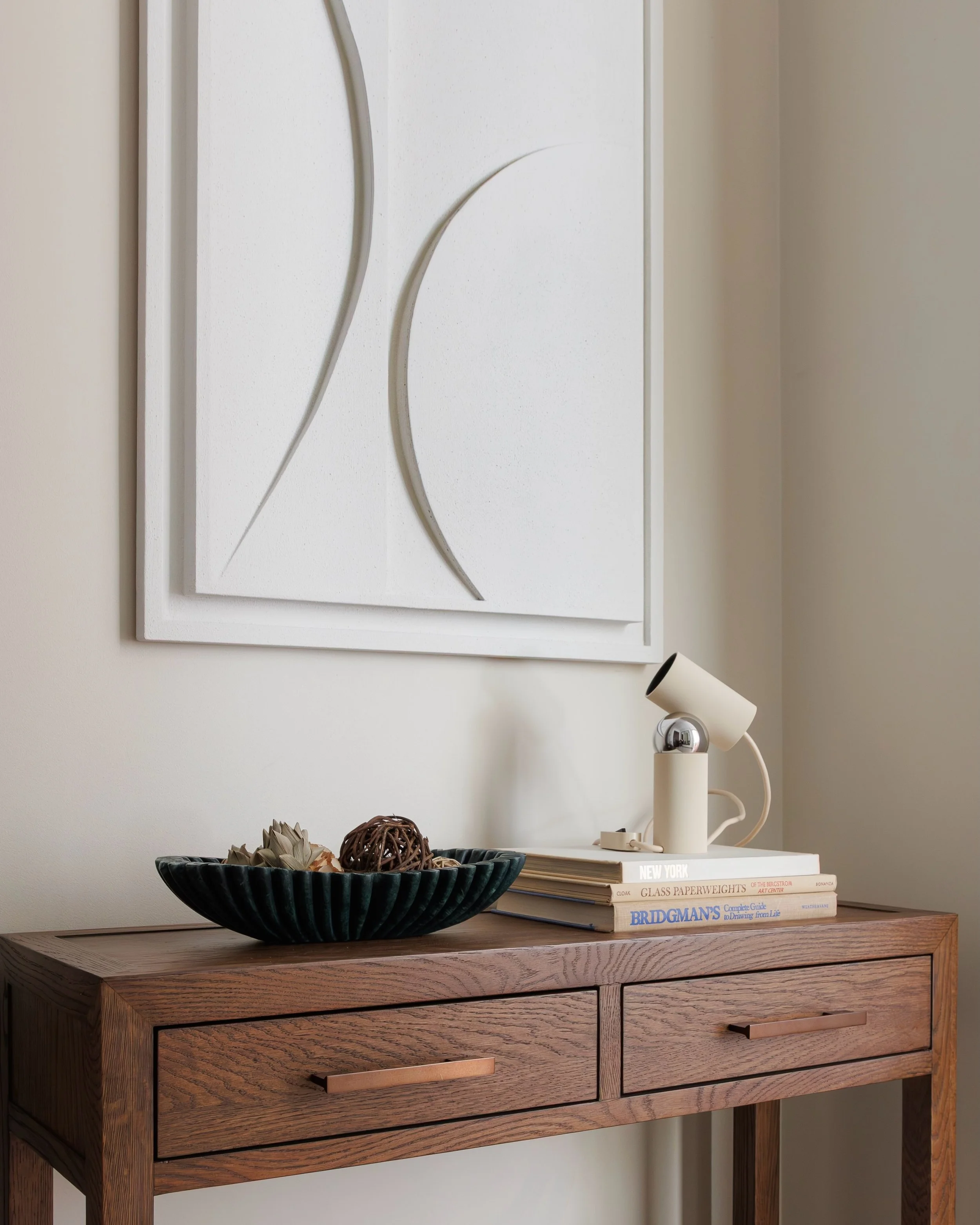 The entry sets the tone &mdash; a work made for the space, a considered surface, and the quiet confidence of a room that knows what it is.

Photo @dimitrimais 
 #studioKravt #EntryDesign #NYCInteriorDesigner #InteriorDetails