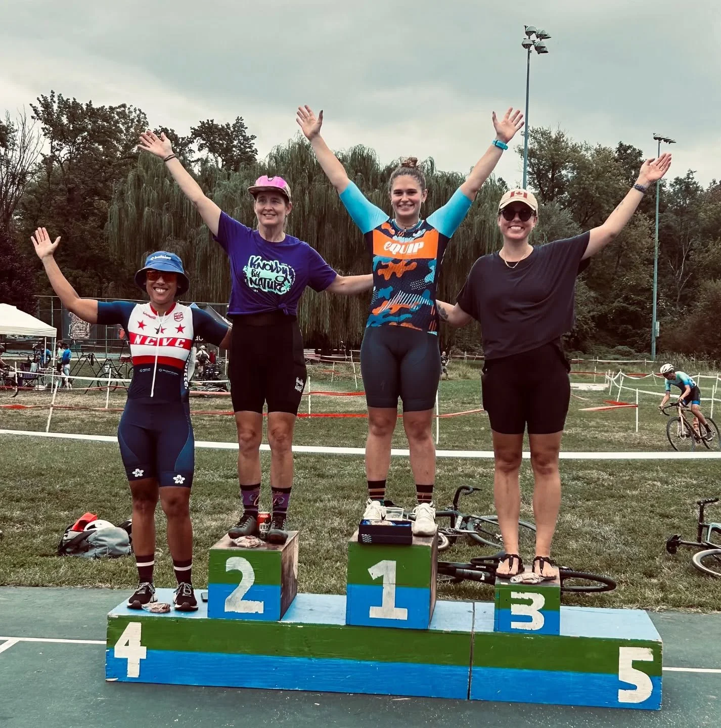 🚨 PODIUM ALERT 🚨 at #HYCX present by @route1velo
@maddie_west10 does it again! Taking first 🥇place in the Women's Single Speed after taking second 🥈in the Women's Car 4/5 after crashing in the last corner 💥
@swettechniquesmtb took 5th in the M