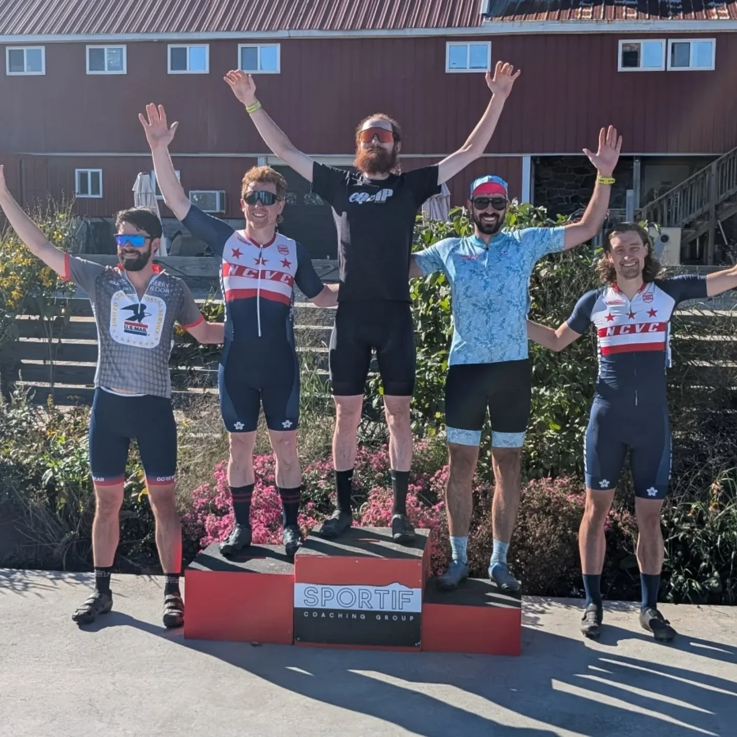 🦈 PODIUM ALERT 🦈 at Randy Nixon's Crosstoberfest p/b @sportifcoachinggrp
@samjsharkey made a triumphant return to CX with a win 🥇in the Men's Cat 4
@maddie_west10 took a double win 🥇in the Women's 4 and Women's Single Speed 🤯
#EquipRacing
@co