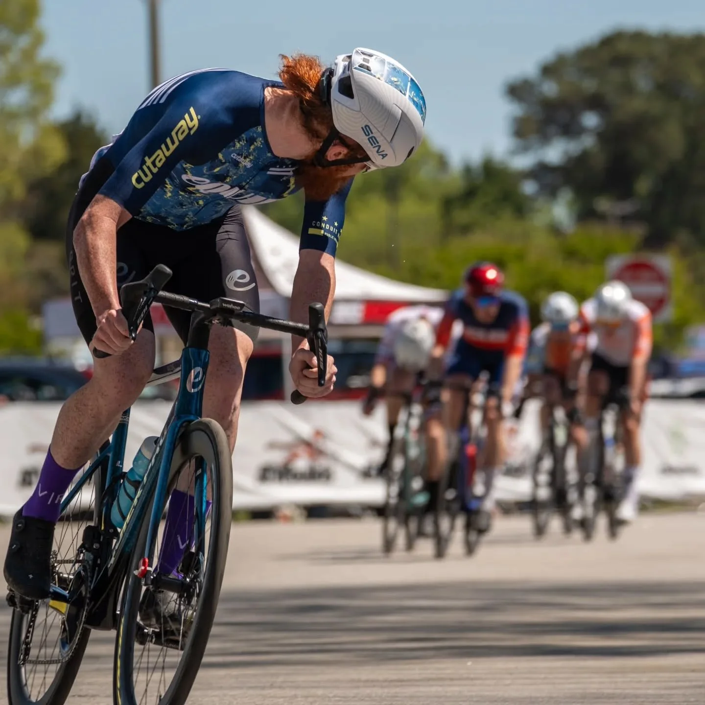 Day 1 of @tour_of_newport_news in the books with the Todd Stadium Points Race and City Center Hill Climb

@samjsharkey racked up points at Todd Stadium and currently sits in 12th in the omnium. @dimitri_pedals is throwing down in the Men's P/1/2. @st