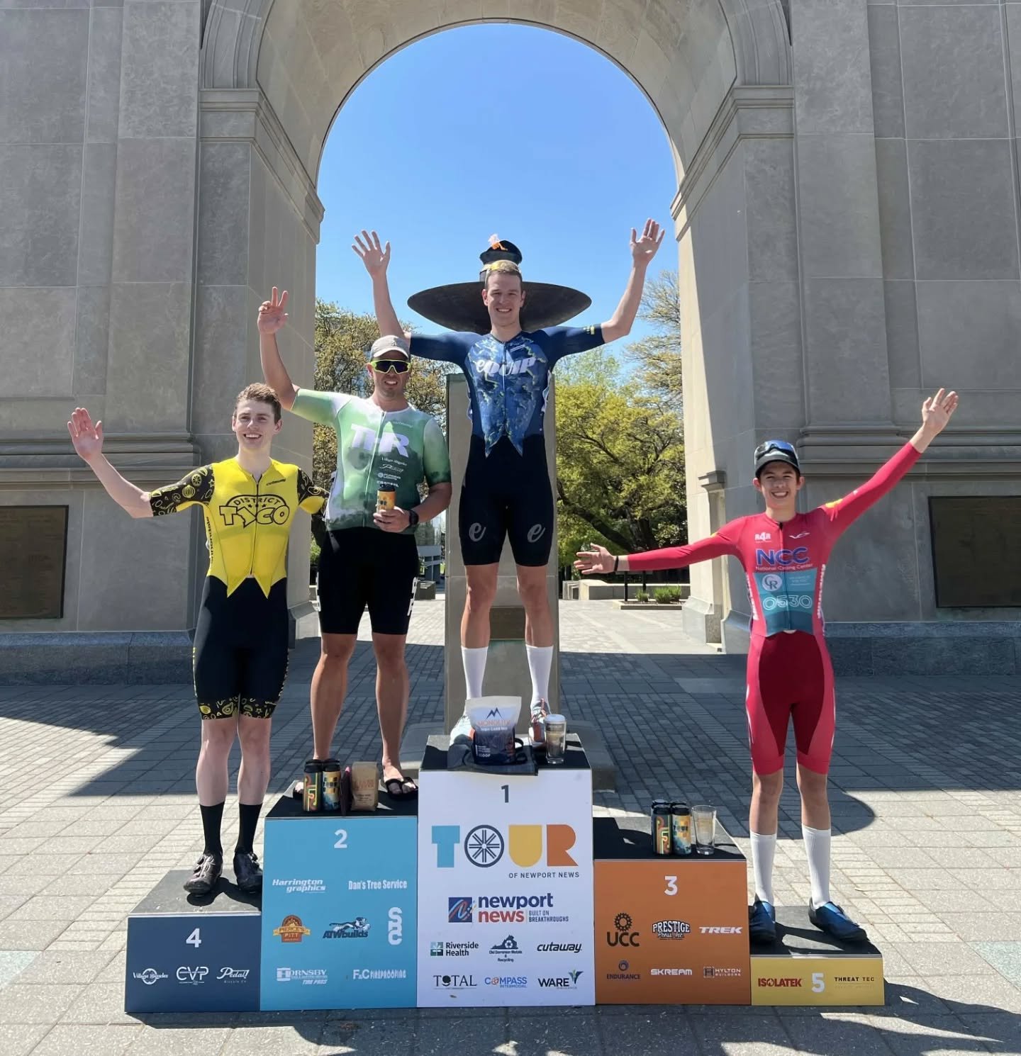 🚨 @jacksonhettler takes the WIN 🥇 in the Men's 4/5 at @tour_of_newport_news Twilight Crit 🔥

📽️ @biker.james

#EquipRacing
@superiorskilledtrades
@quickprousa
@senacycling
@conduitroadpublichouse
@cutawayusa
@bikeneticfc
@grit.usa