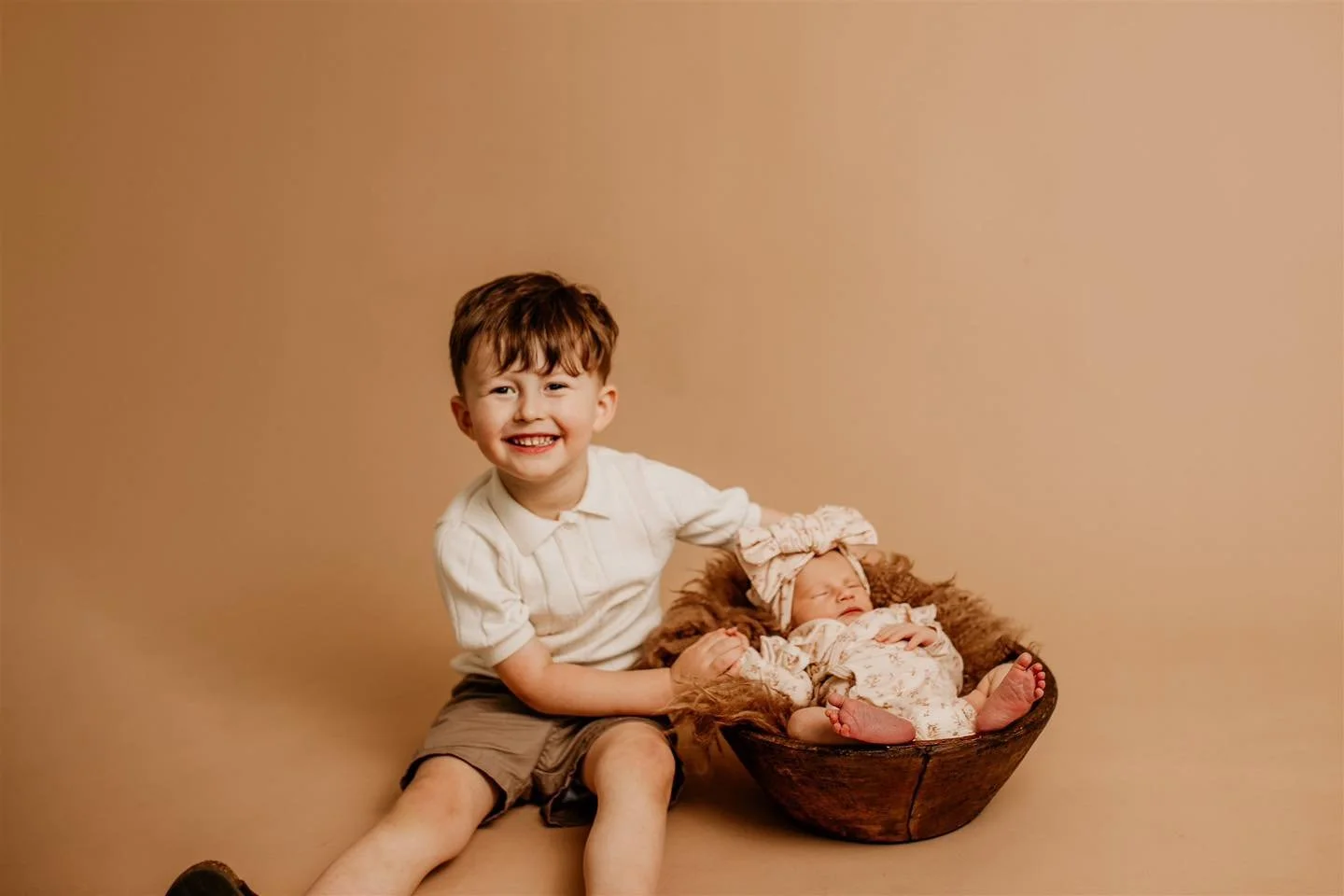 This excited big brother couldn&rsquo;t be more in love with his beautiful baby sister already 🥰

#clevelandnewborn  #clevelandnewbornphotographer #clevelandgram #clevelandnewbornphotographers #clevelandnewbornphotography #clevelandmommy  #cleveland
