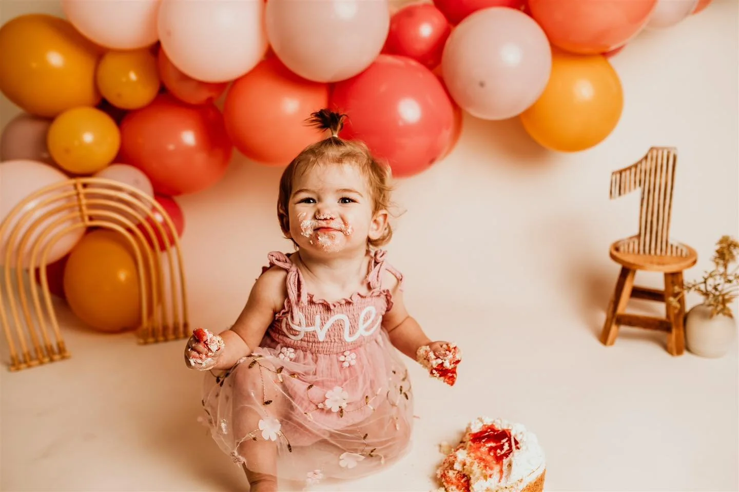 Cake: 0. Birthday girl: 1. This sweet girl was an absolute blast for her first birthday! 🎂💗

#clevelandfamilyphotography #clevelandfamilyphotographer #loraincounty #cakesmash #cakesmashsession