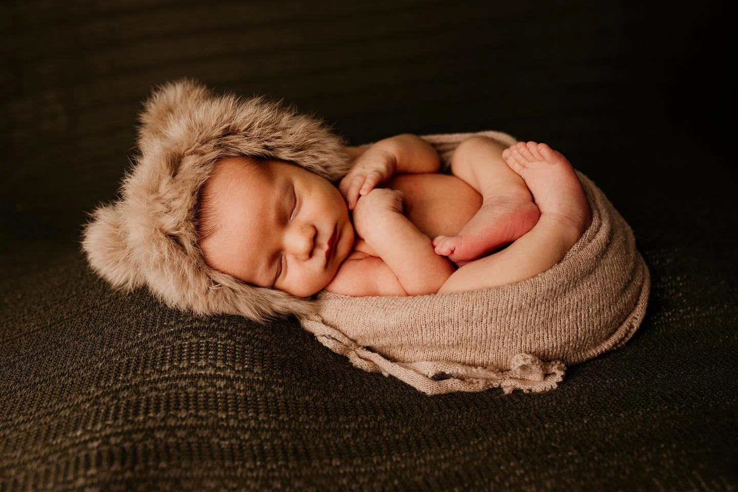 Currently booking newborns now through August 2026 ✨ 

I have the following amount of spots left:
February-2 
March-5 
April-6
May-6
June-3 
July-10
August-10 

Book newborn + maternity together to get $75 off 🫶

Contact me here 📸: https://www.mika