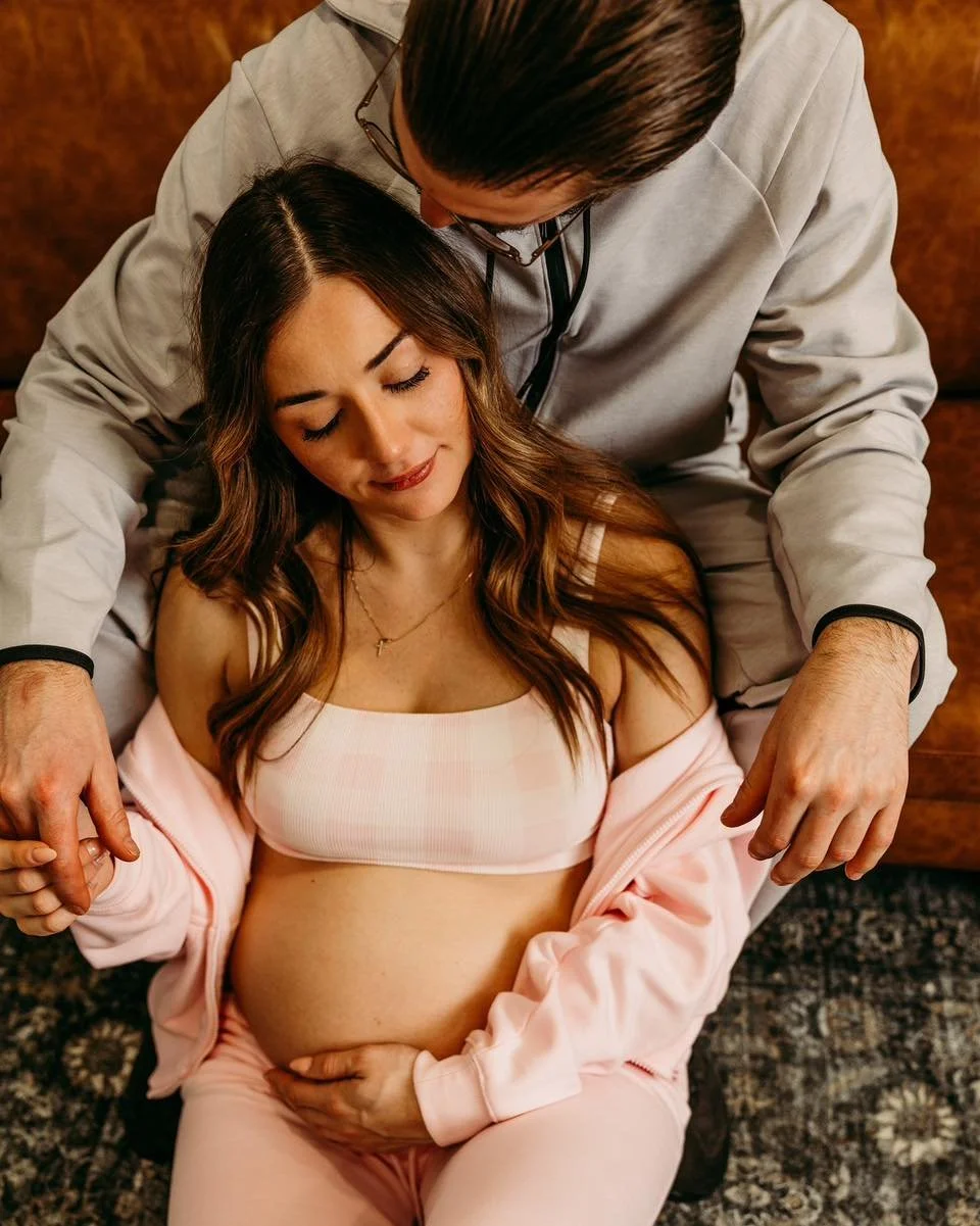 More comfy cozy maternity sessions plz 😌🎀 

#clevelandfamilyphotography #ohionewbornphotography #clevelandmomny #cle #clevelandnewbornphotoshoot #newbornphoto #newbornphotographer #newbornphotoshoot #newbornphotographers