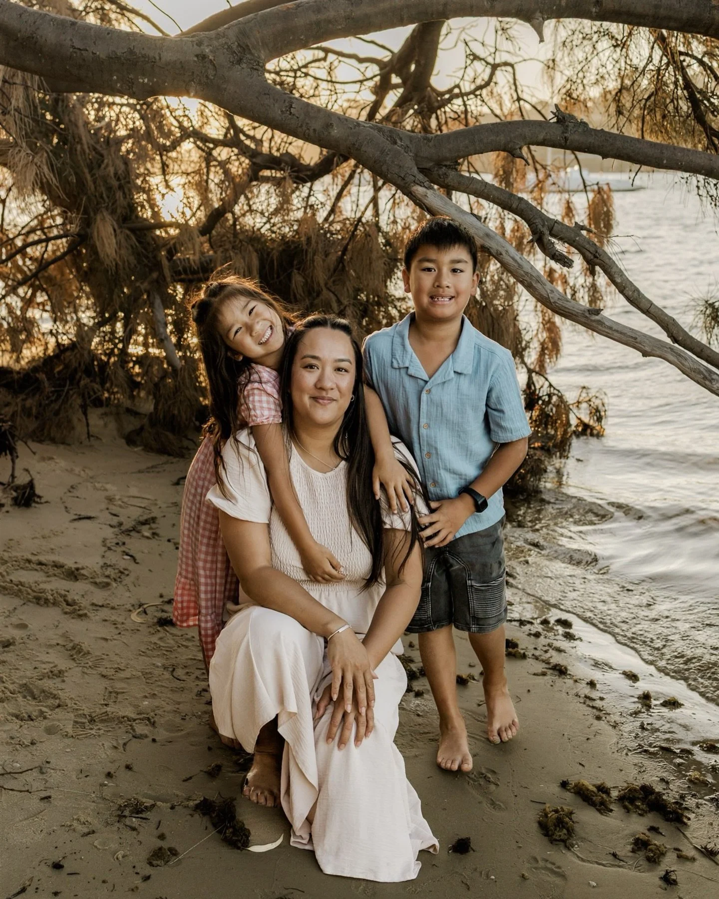 A little quiet here lately, but still capturing the moments that matter most 🤍
Golden light, sandy toes and families just being themselves.
This is what I love to photograph 🫶
#paulawhitephotography #perthfamilyphotographer