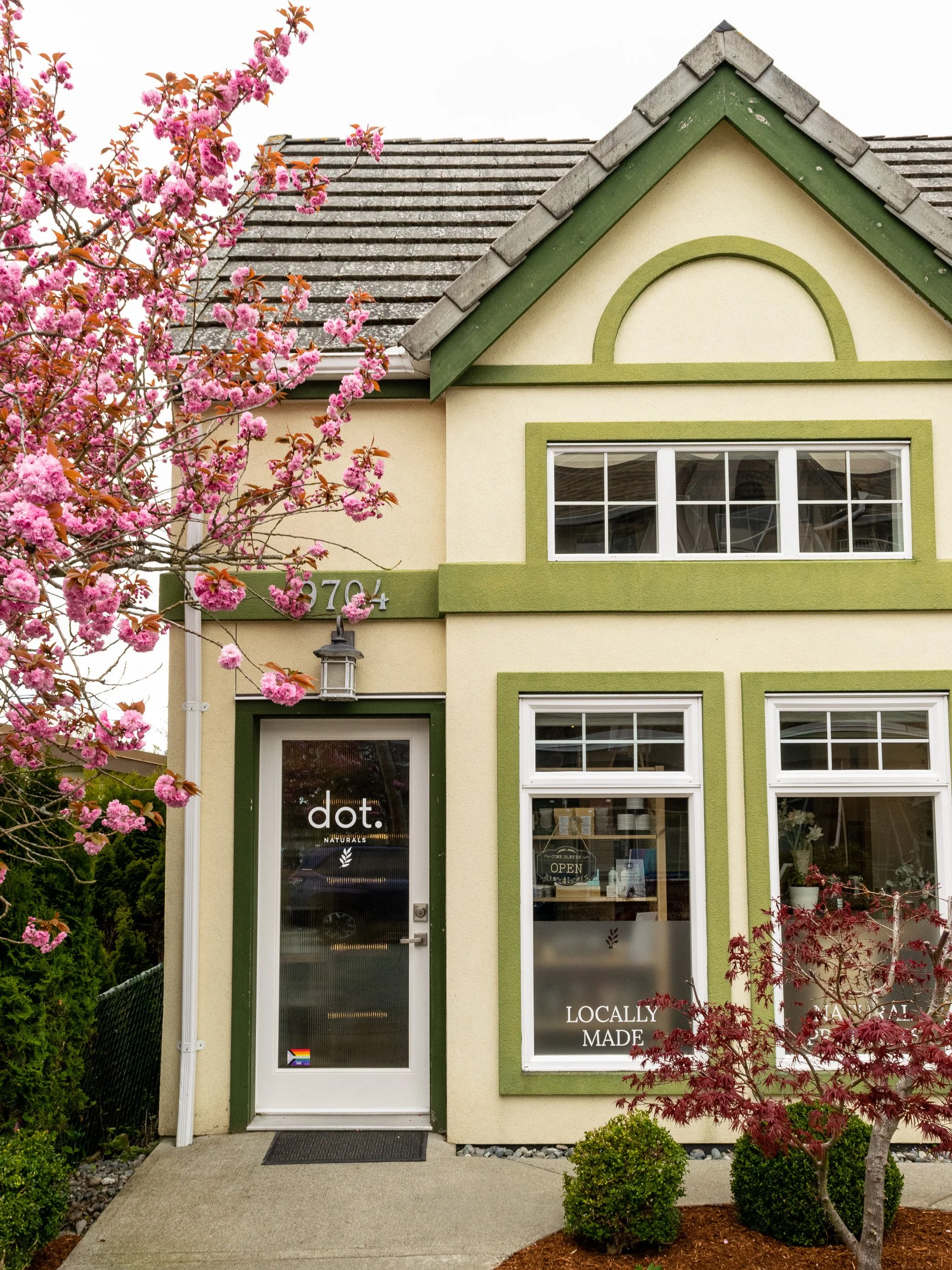 dot.naturals.storefront-2.jpg
