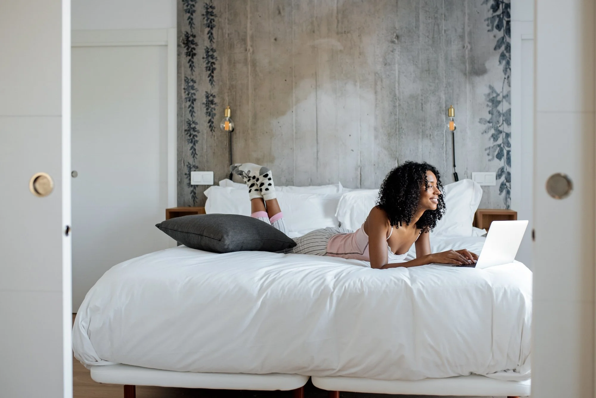 woman-sitting-on-bed-on-the-computer-2024-10-15-02-44-25-utc.jpg.crdownload.jpg