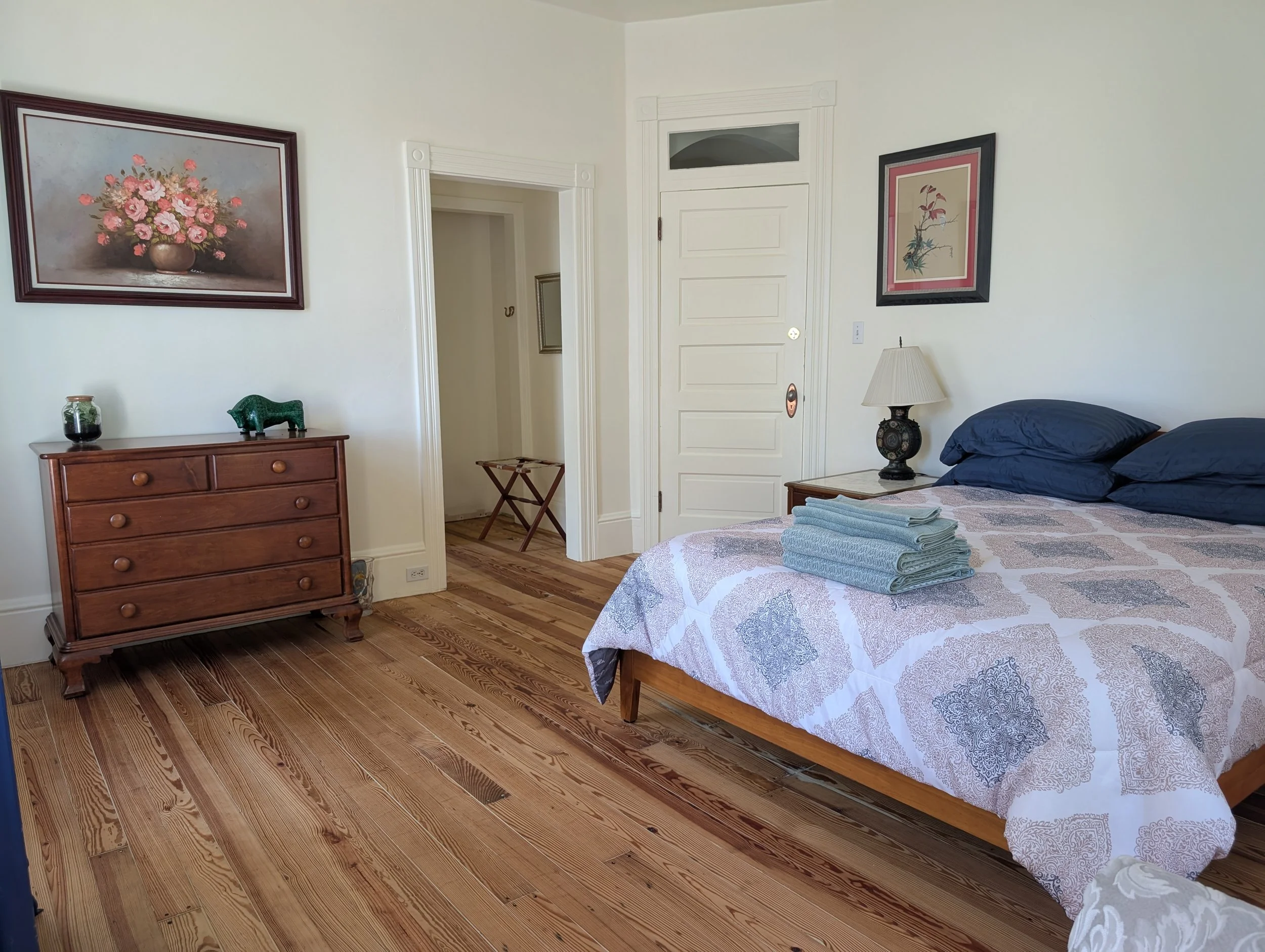 Guest room at Bella Vista Bed and Breakfast featuring hardwood floors and private bath accommodations.
