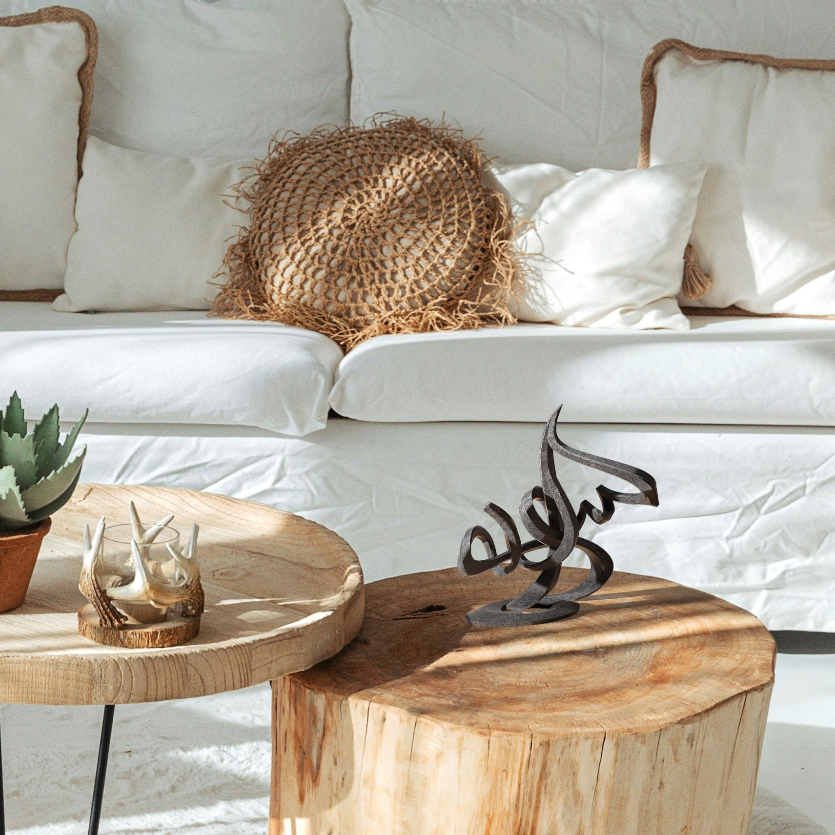 StudioNumoon_BismillahAbstract_Photos_ElegantLivingRoom_Black_CloseUp.jpg