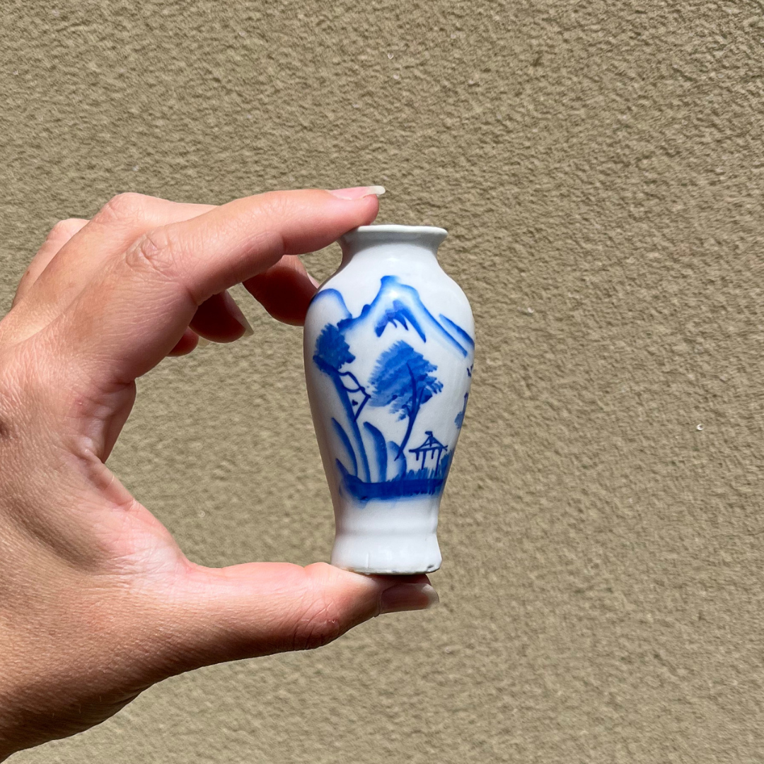 Set of Five Porcelain Vases Made in China (23).png