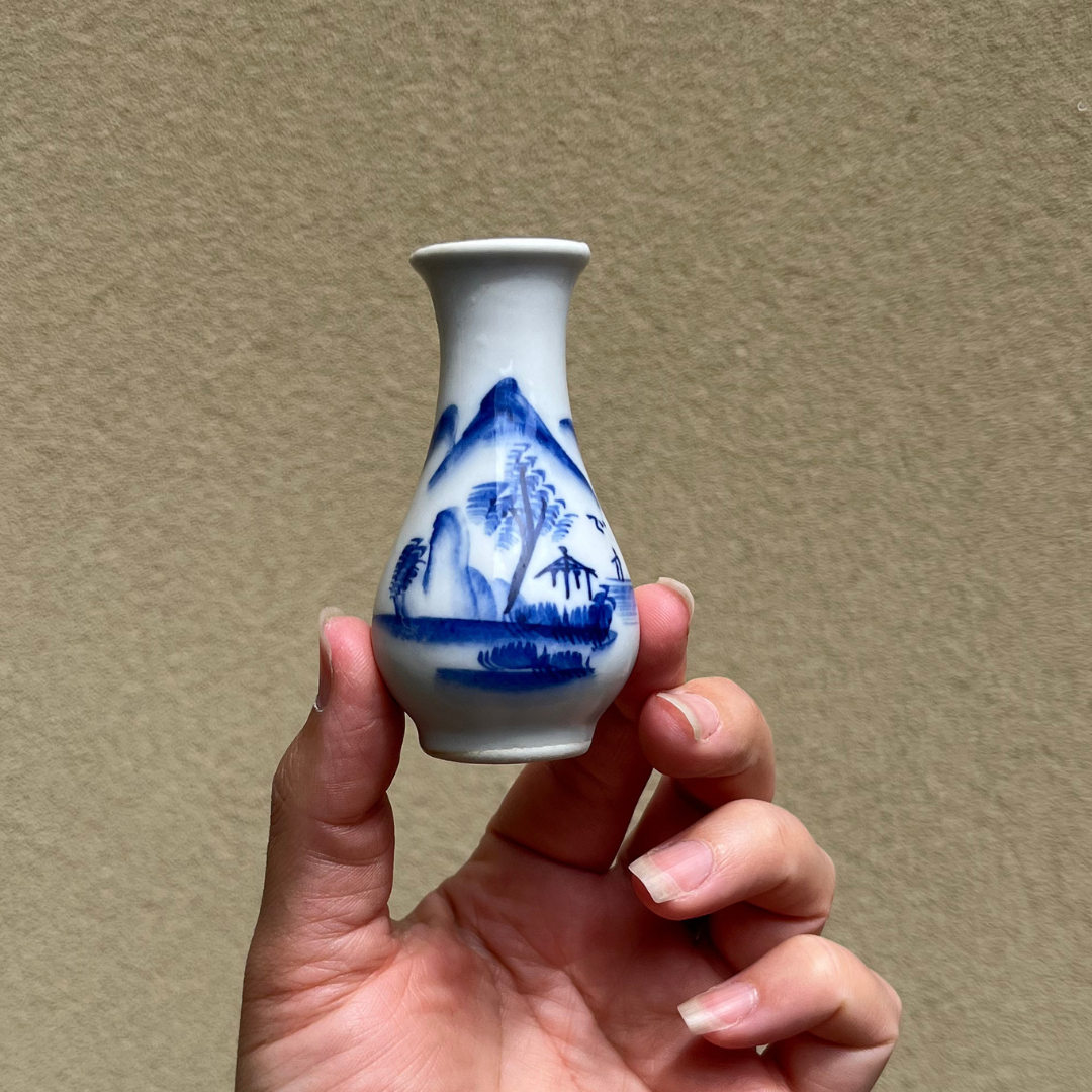 Set of Five Porcelain Vases Made in China (19).png