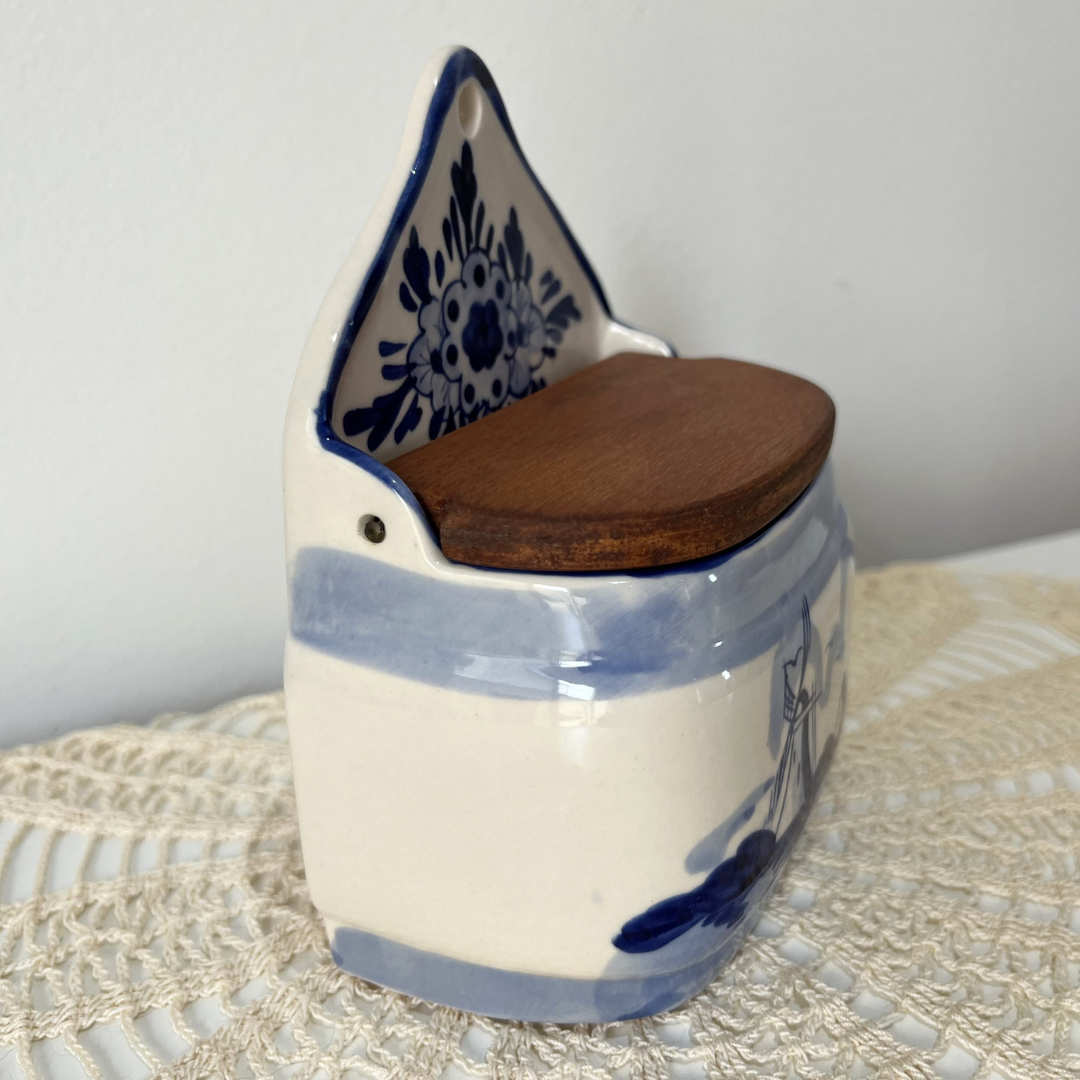 Vintage Blue White Hangable Porcelain Delft Holland Salt Box (7).png