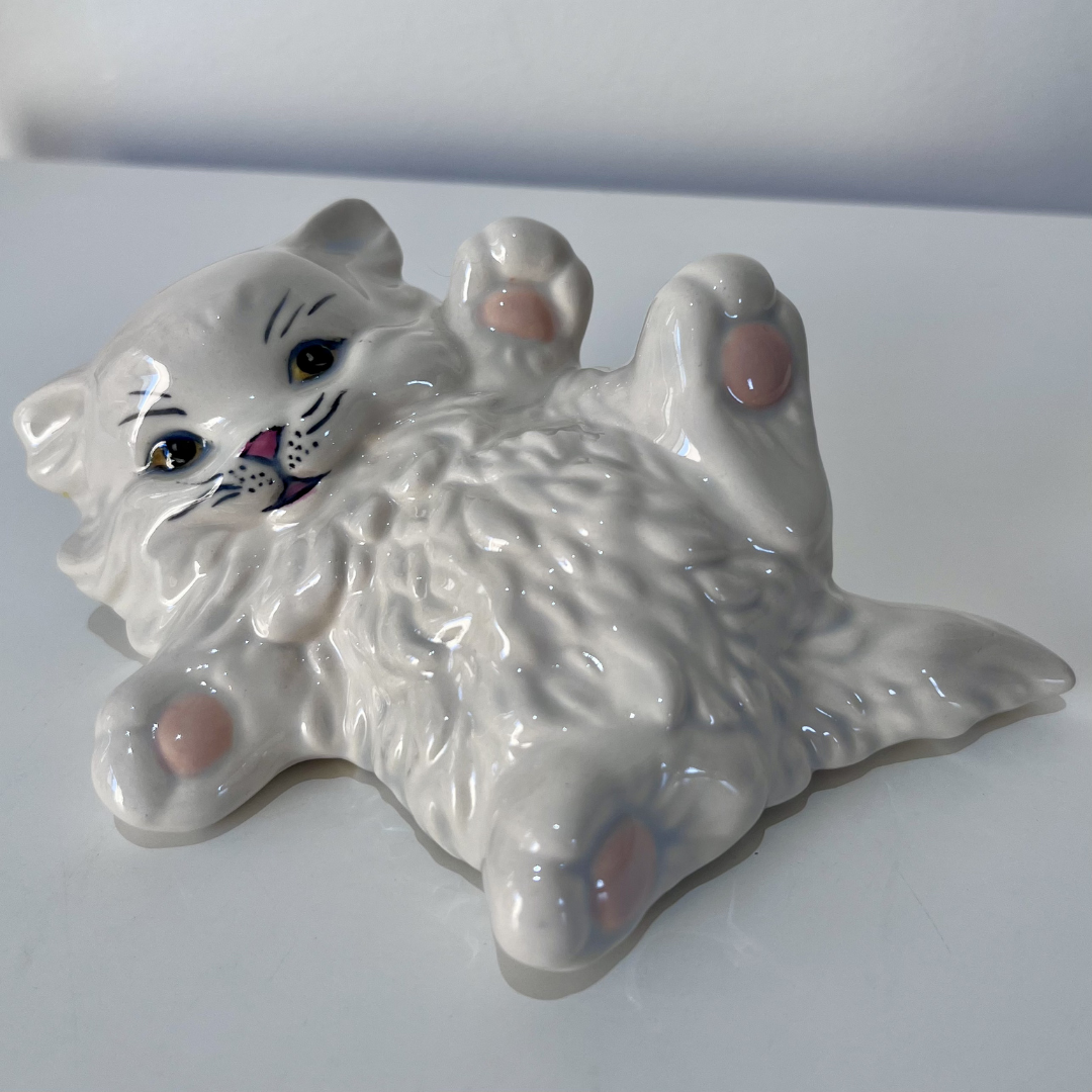 Vintage White Ceramic Playful Persian Kitten Statue (4).png