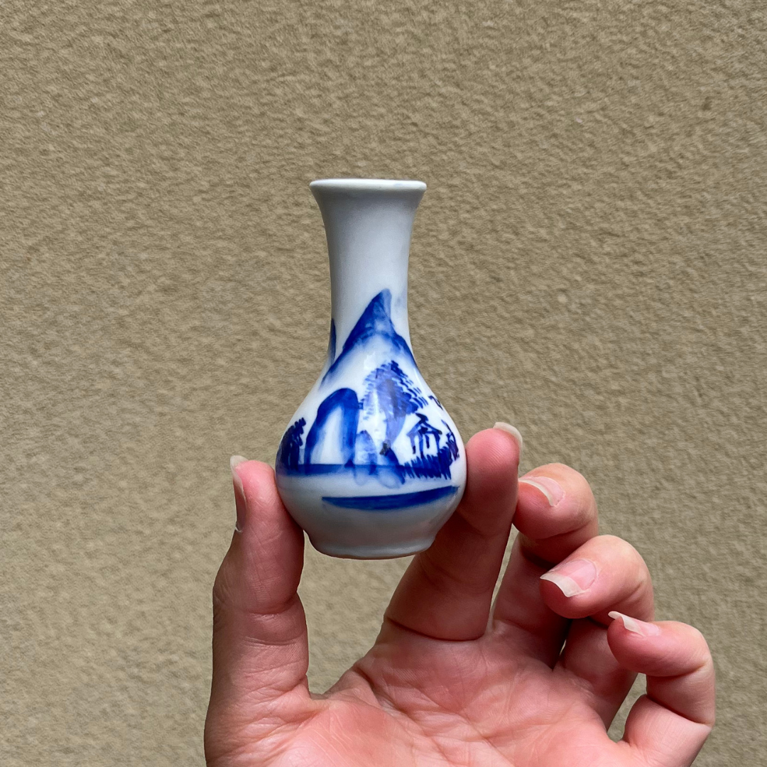 Set of Five Porcelain Vases Made in China (22).png