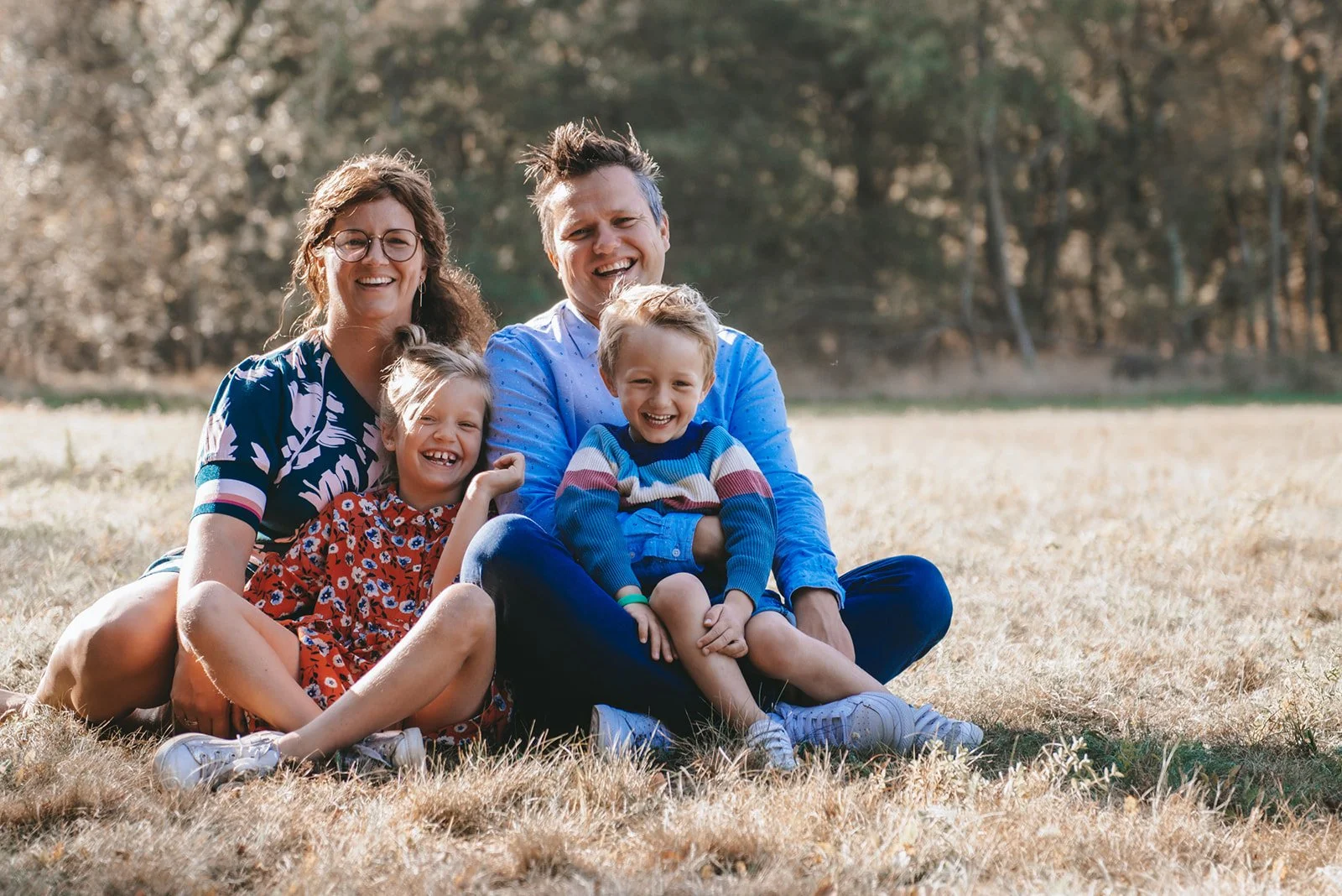 Gezinsfoto met jonge kinderen.