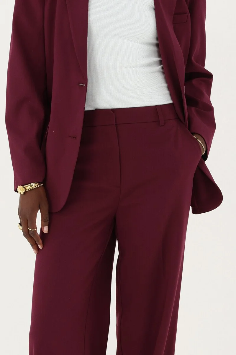 product_images-dark_red_basic_wide_leg_trousers_closeup.jpeg