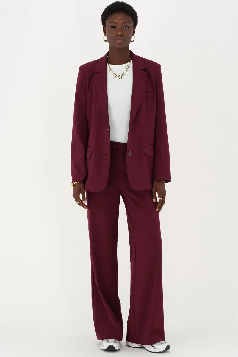 product_images-dark_red_basic_wide_leg_trousers_fullbody.jpeg