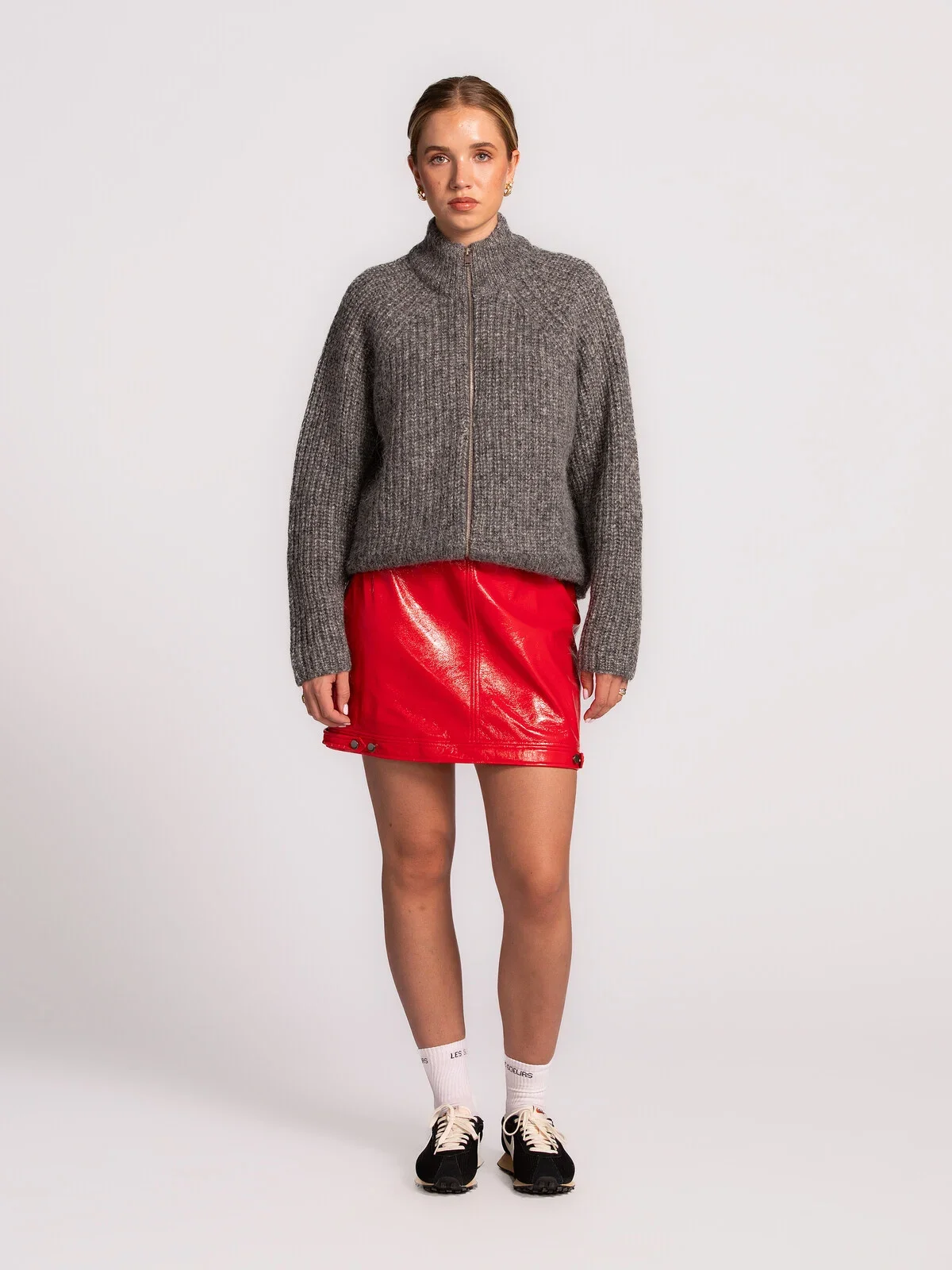 les-soeurs-glanzende-vegan-leren-rok-mila (2).webp
