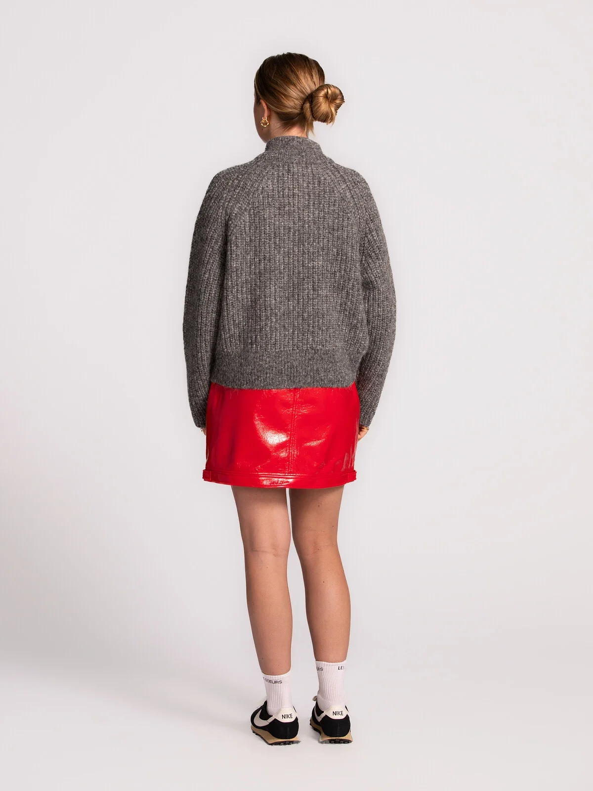 les-soeurs-glanzende-vegan-leren-rok-mila (4).webp