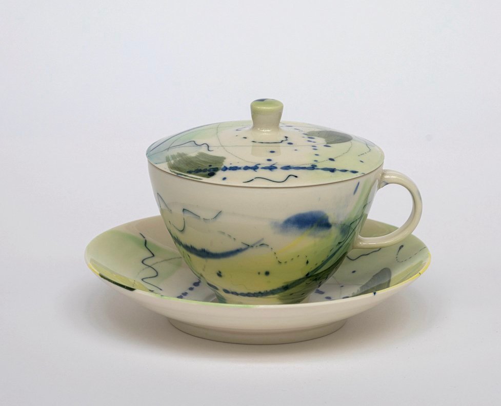 Cappuccino cup with lid