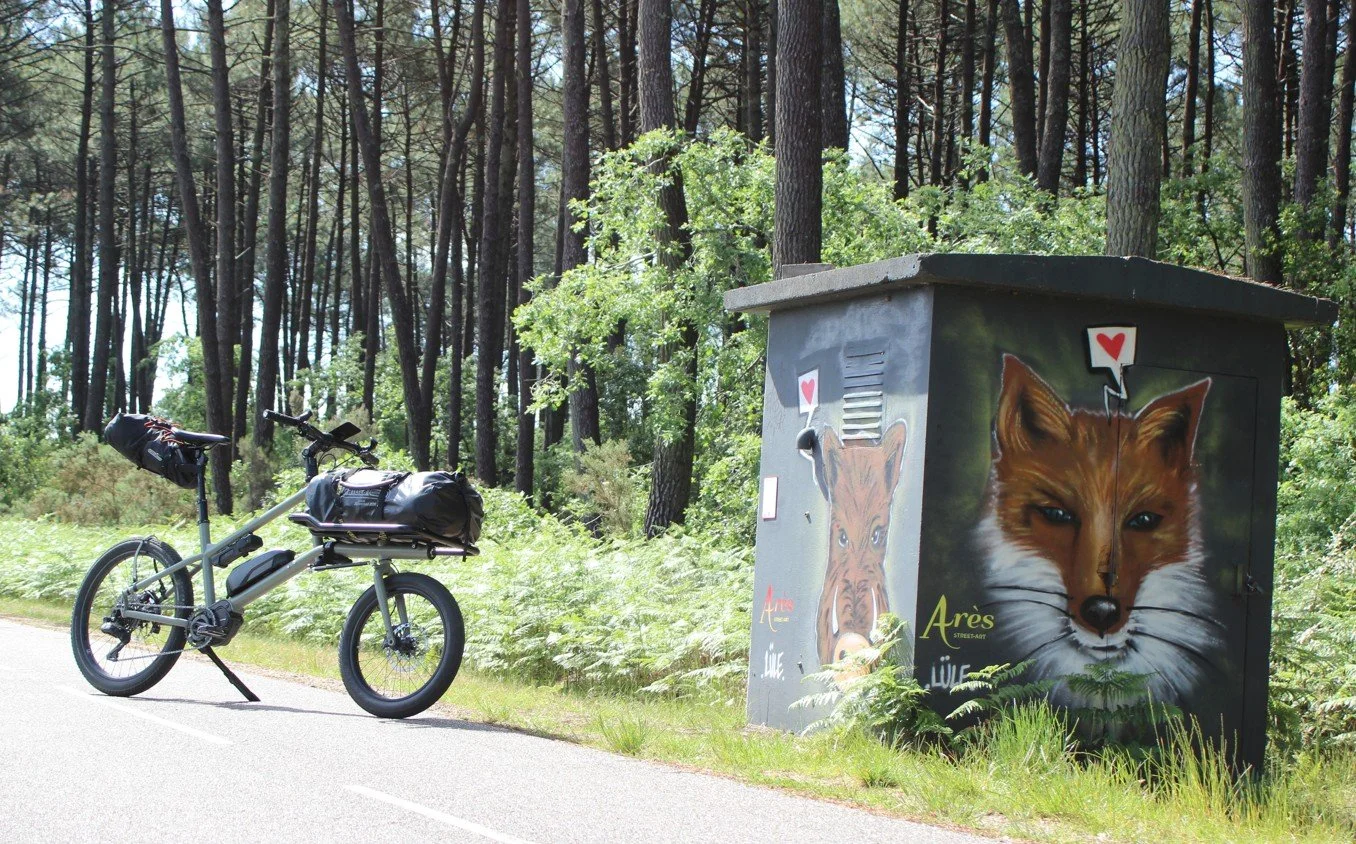 Prototype du vélo cargo français ZAG Bikes, lors d'un roadtrip bikepacking
