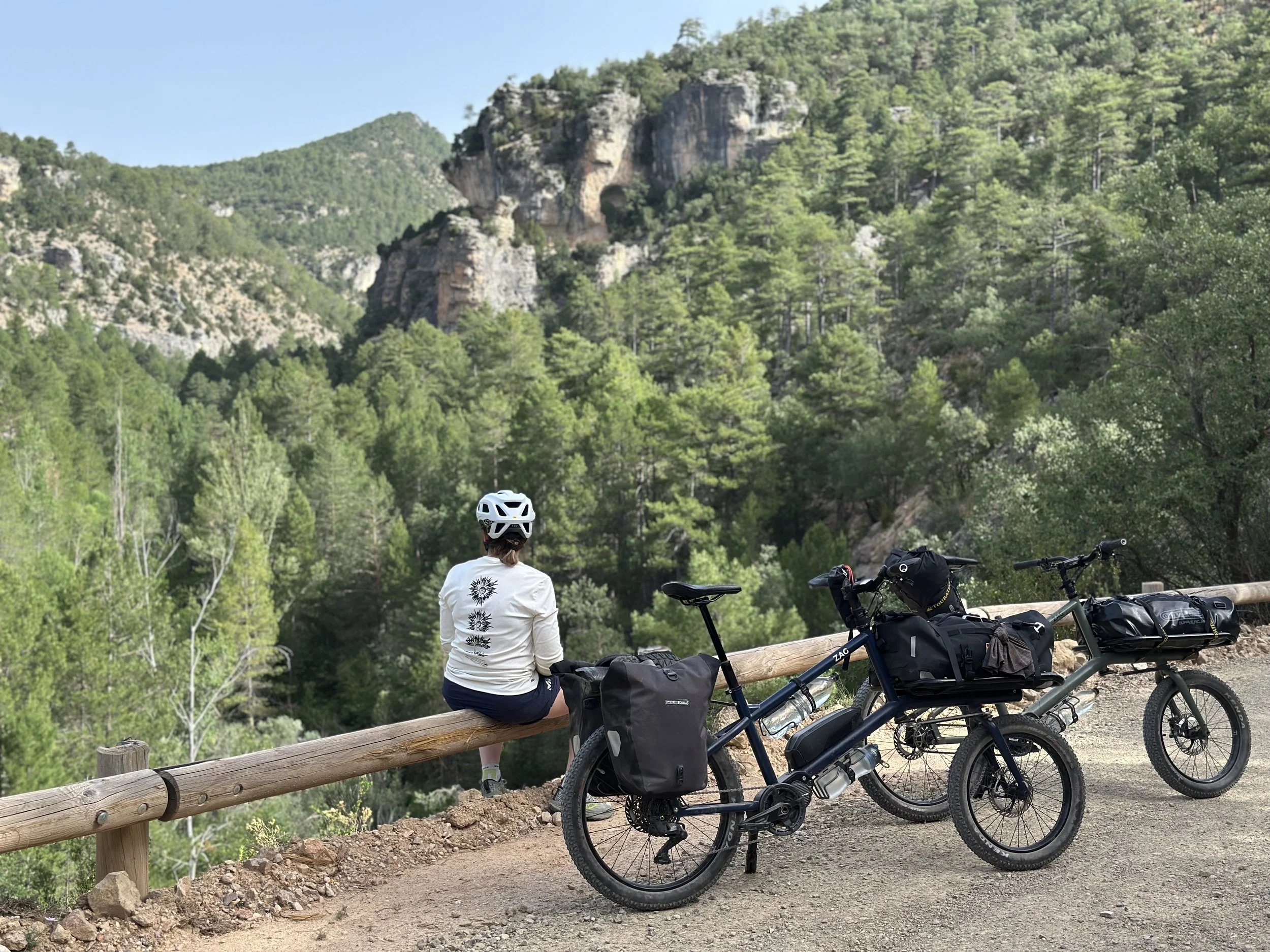 Roadtrip gravel en Espagne avec ZAG, le vélo cargo français