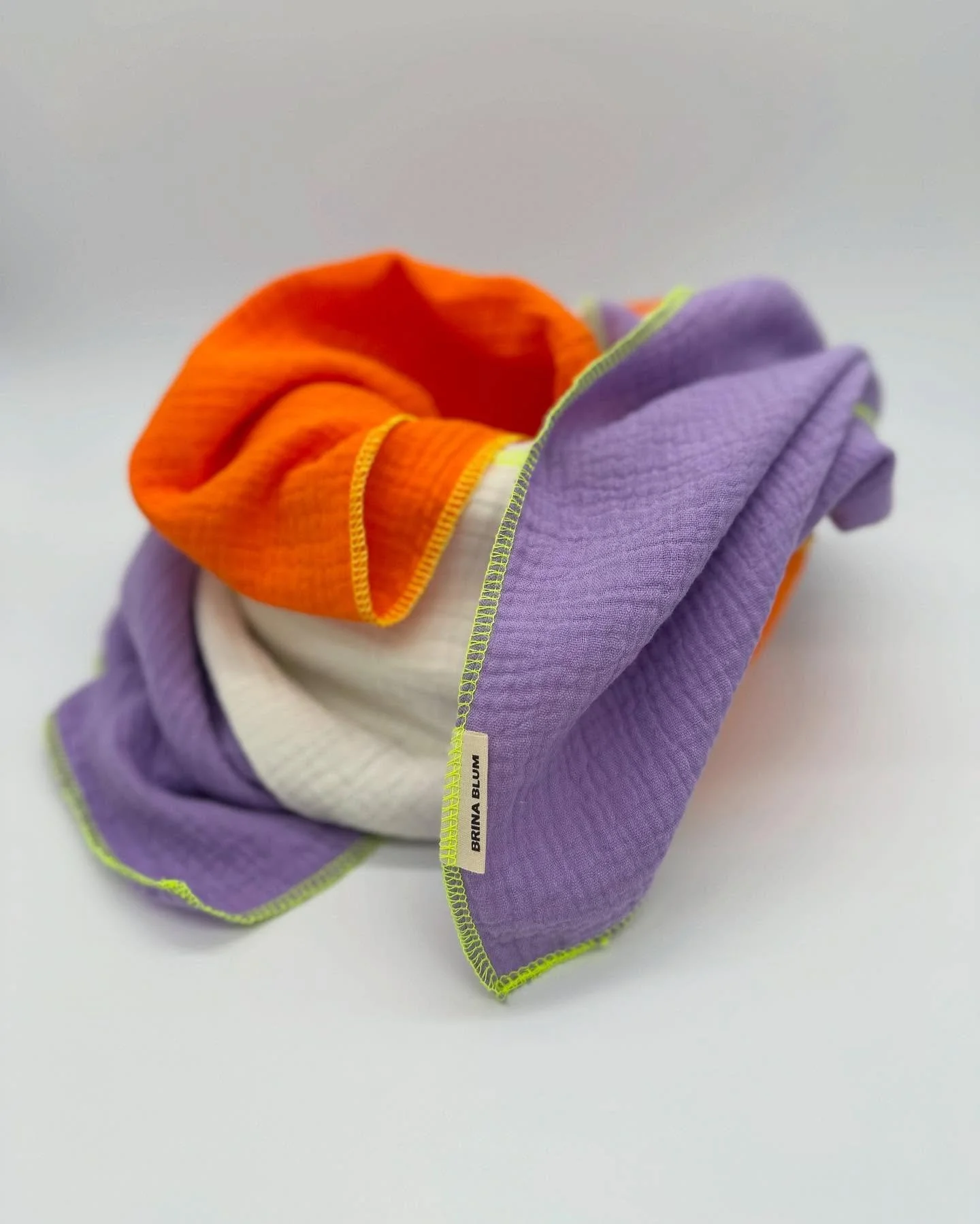 Und noch mehr Sommerfarben!
Die ersten T&uuml;cher sind bereits online. Der Rest folgt im Laufe des Wochenendes.
https://brinablum.etsy.com

#etsyshop #etsyfinds #musselintuch #musselint&uuml;cher #musselinliebe #mamaalltag #halstuch #mamageschenk #s