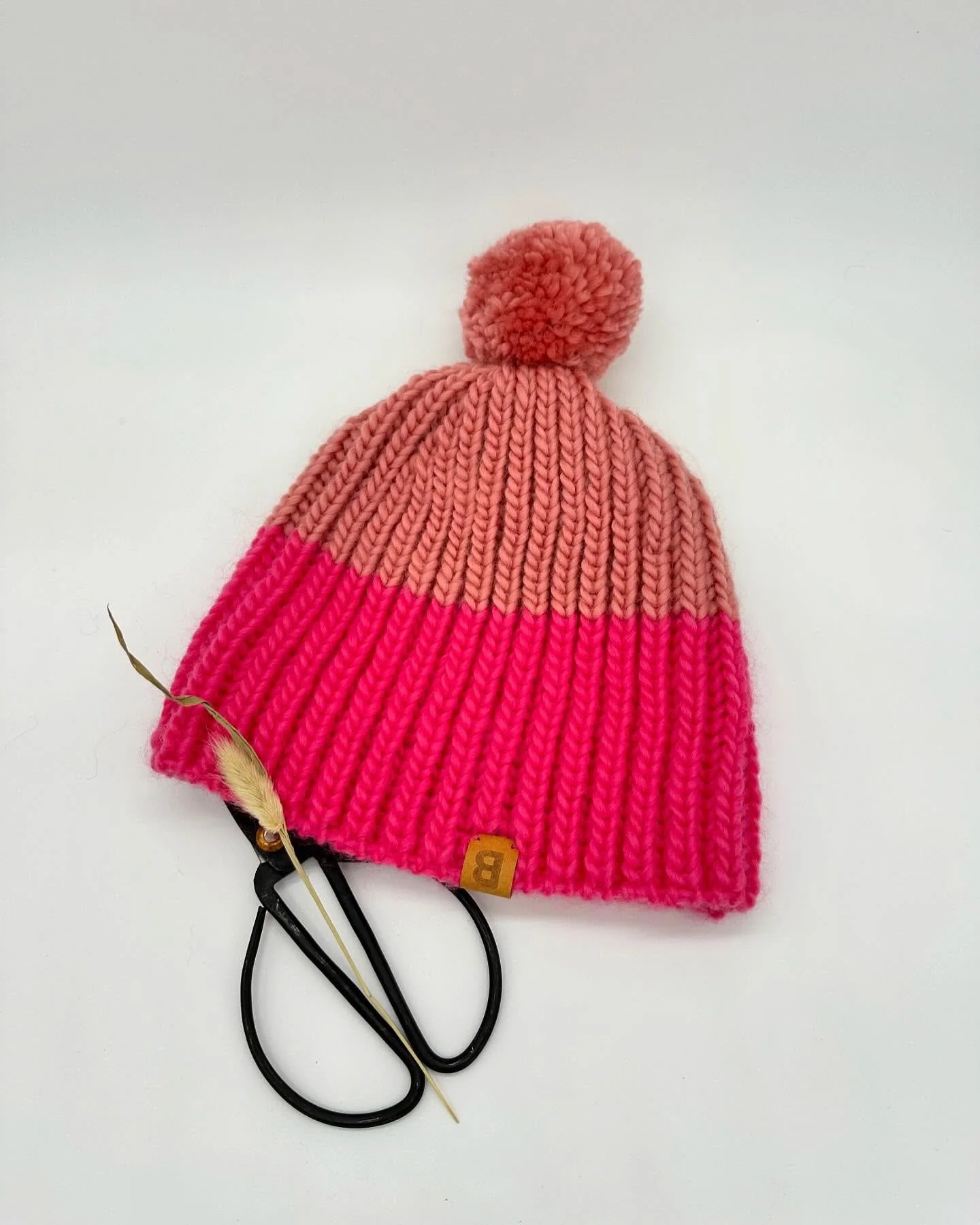 Ein Einzelst&uuml;ck f&uuml;r einen sehr gro&szlig;en Kopf ☺️
Aus der besten Wolle 🥰 @weareknitters #meriwool 
#iloveknitting #knitterforlife #knittersofinstagram #etsy #etsyshop #etsyseller