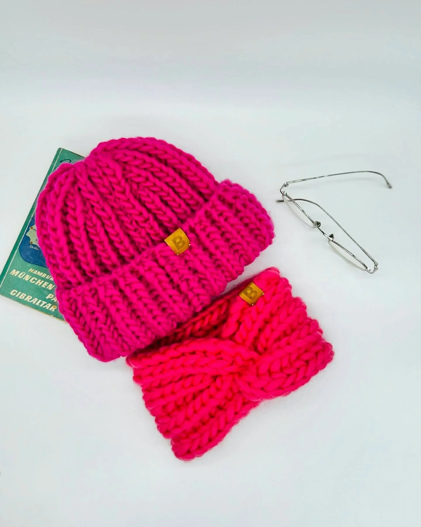 Es kamen und kommen noch neue M&uuml;tzen in unserem Etsy Online Shop. 
Eine wunderbare &bdquo;&Uuml;bergangsm&uuml;tze&ldquo; aus sehr dicker Wolle. Schaut doch mal vorbei unter https://brinablum.etsy.com 
Sch&ouml;nes Wochenende euch 👋