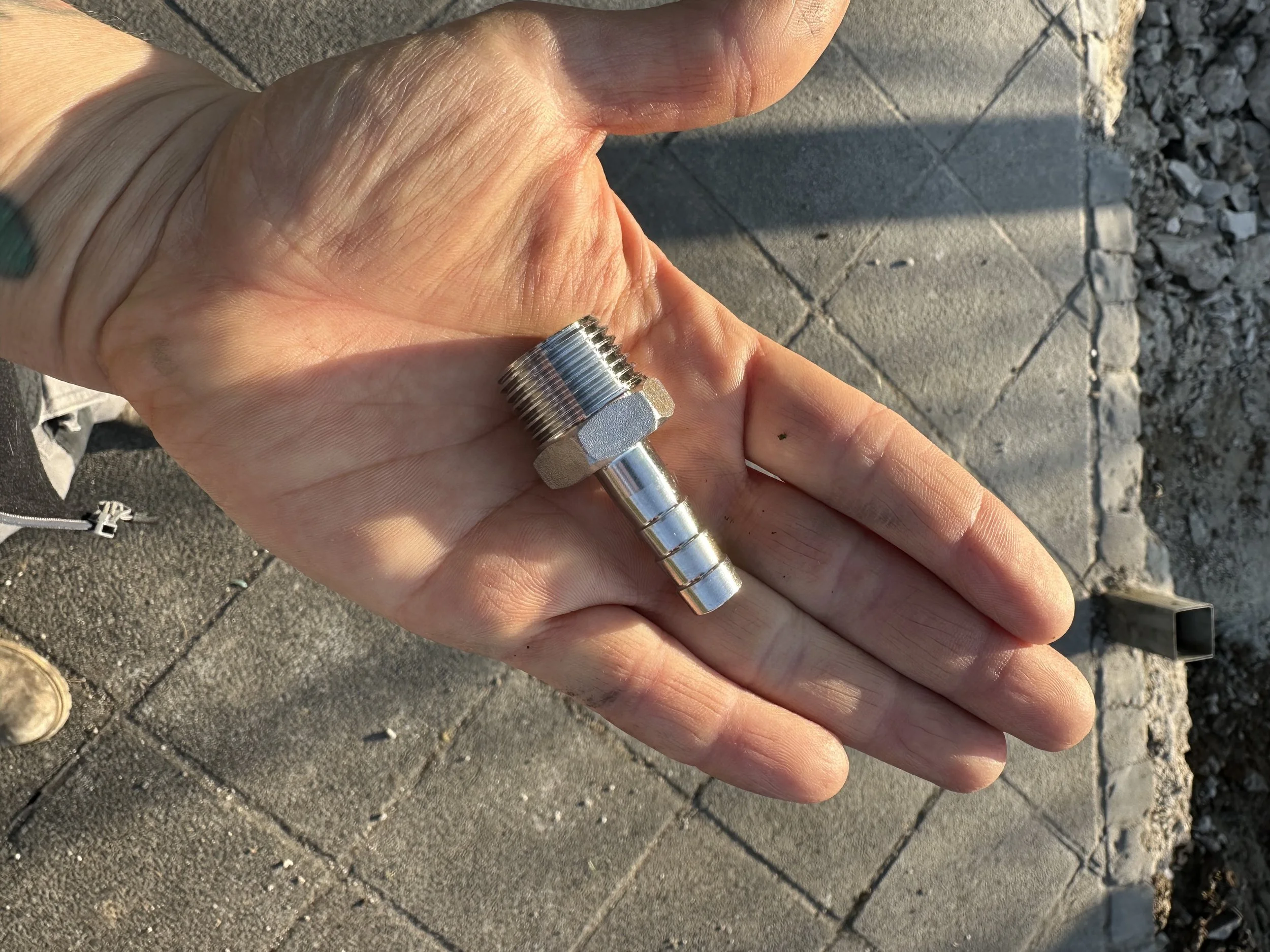 Anschluss zwischen Einlauf und Plastikschlauch