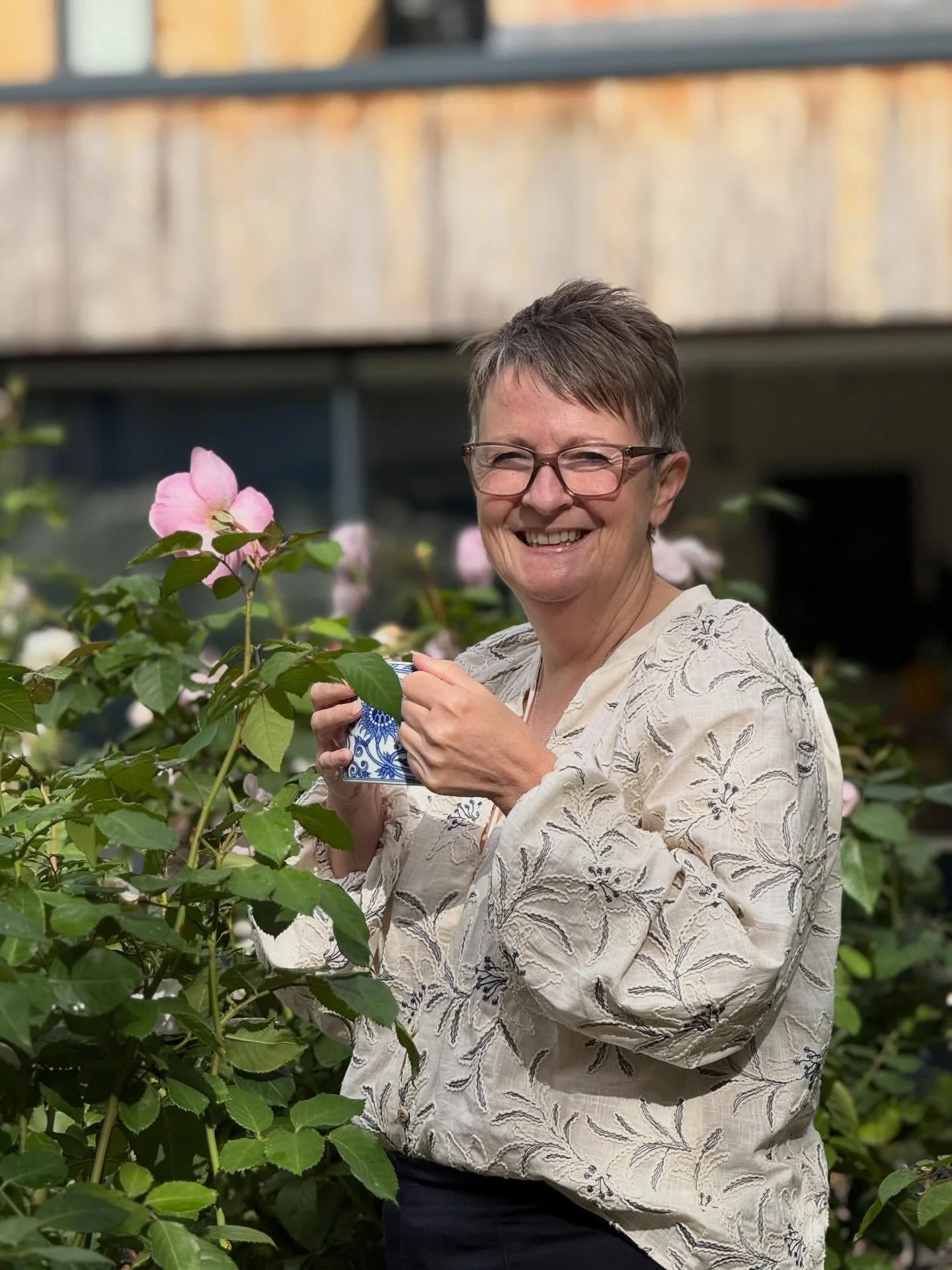 Maybe it&rsquo;s Julie 🌿🫡

Meet @bloomsbyjulie an incredible florist from Merseyside, who focuses on the journeys in life. The start &amp; the end, and the bits in between, where flowers have a huge impact. 

She recently joined us with @blackbookl