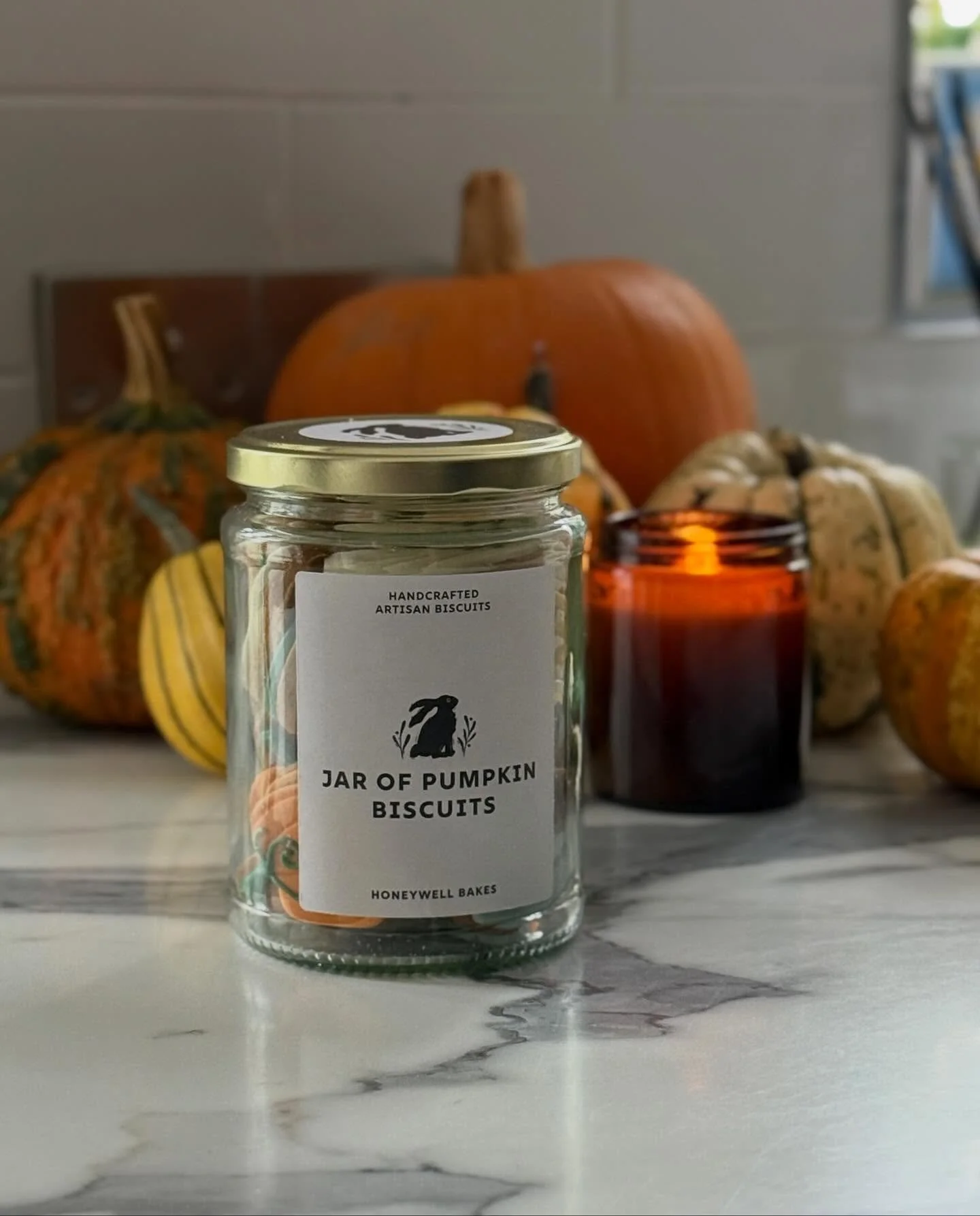 AD | A miserable Monday morning&hellip; needs tea &amp; biscuits 🎃👇

It&rsquo;s a bit bloomin&rsquo; horrible out there at the moment isn&rsquo;t it. The constant drizzling and dull skies, welcome to Autumn. Which officially means it&rsquo;s the se